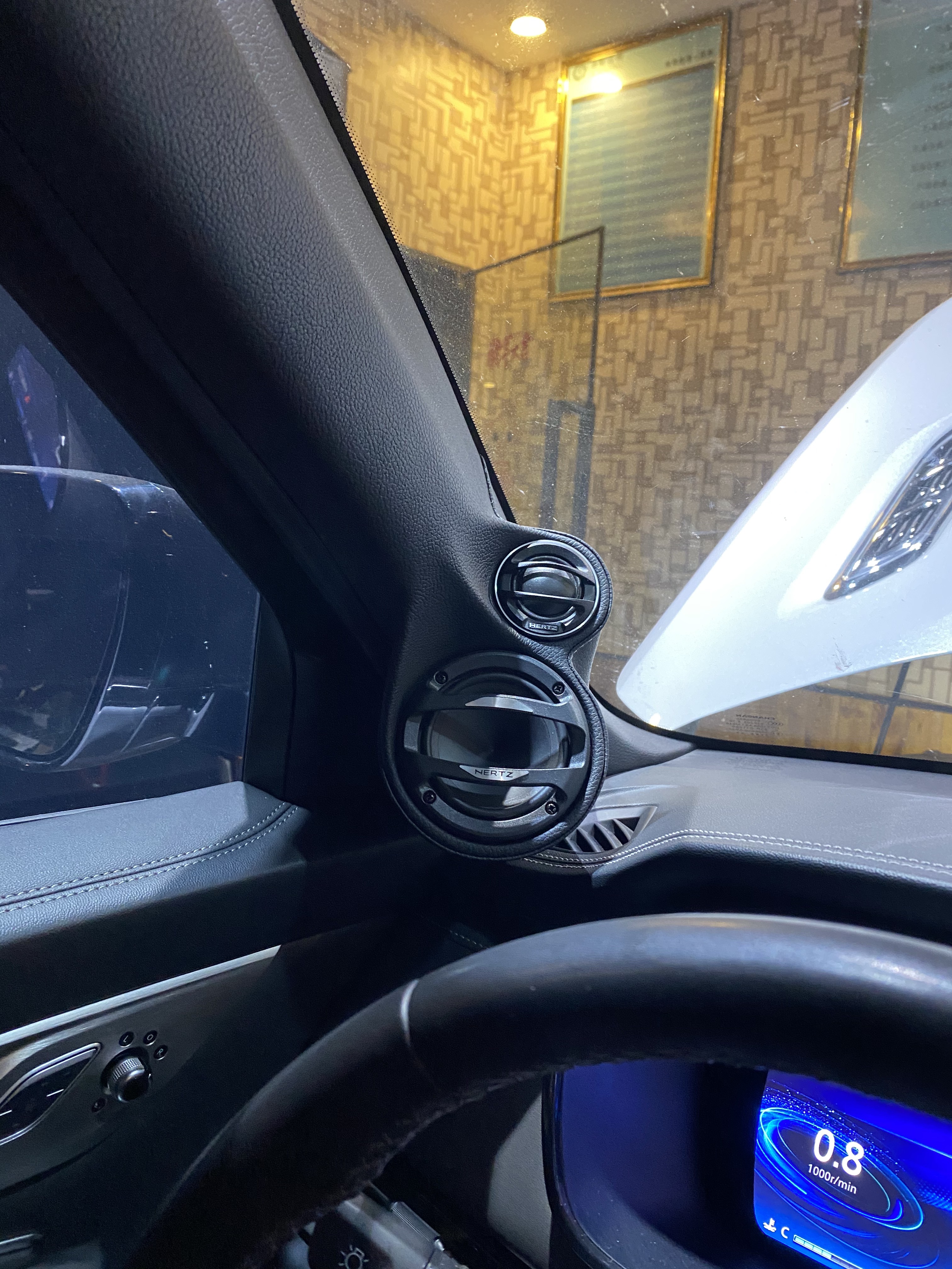 长安cs95A柱安装赫兹喇叭倒模