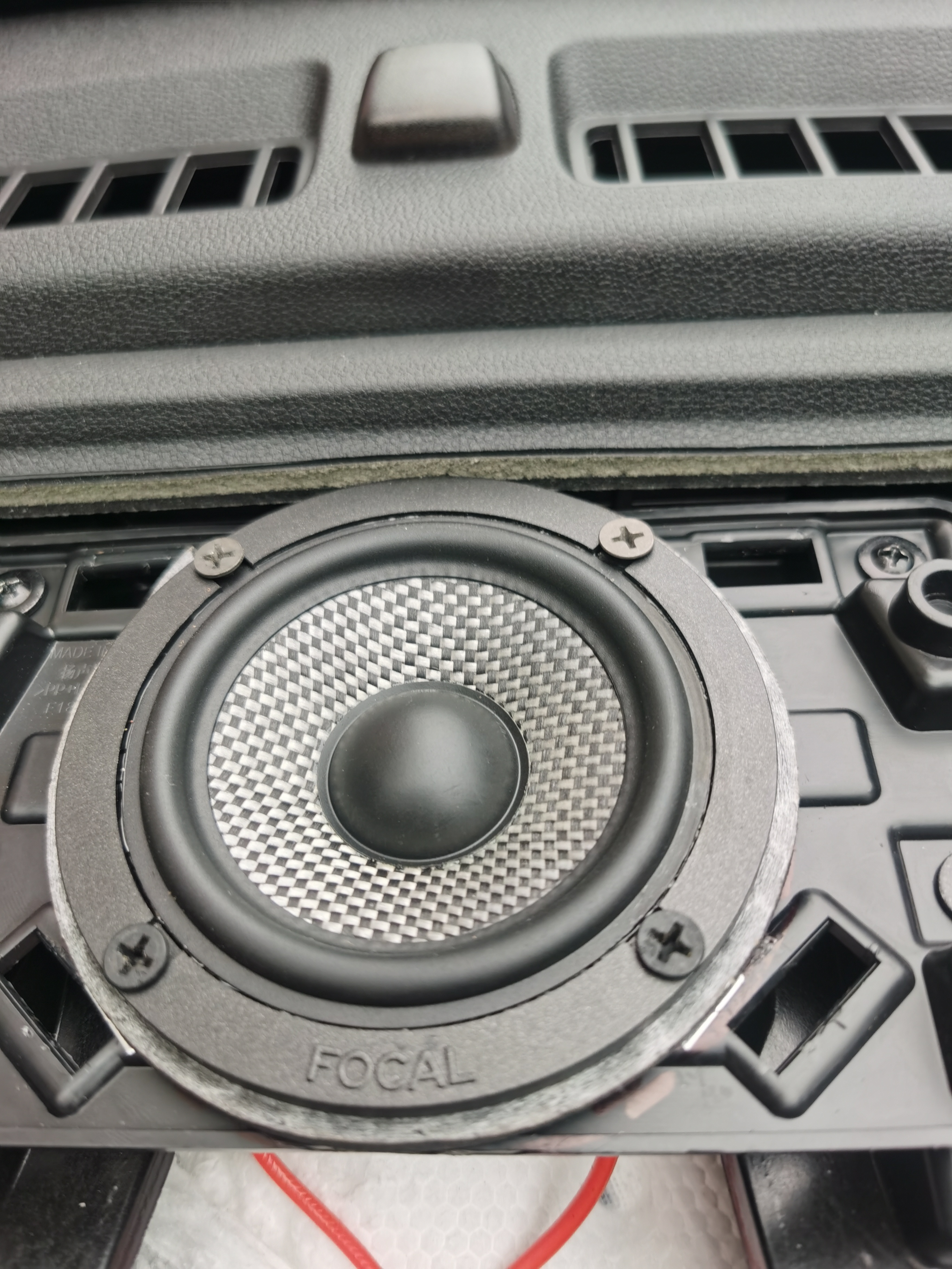 捷途X70PLUS音响升级，解决中置喇叭和全车喇叭的声场协调，打造每个座位皇帝位听感

中置喇叭：法国劲浪165AS3中音

DSP功放：香港森麦朗MDA481 DSP功放