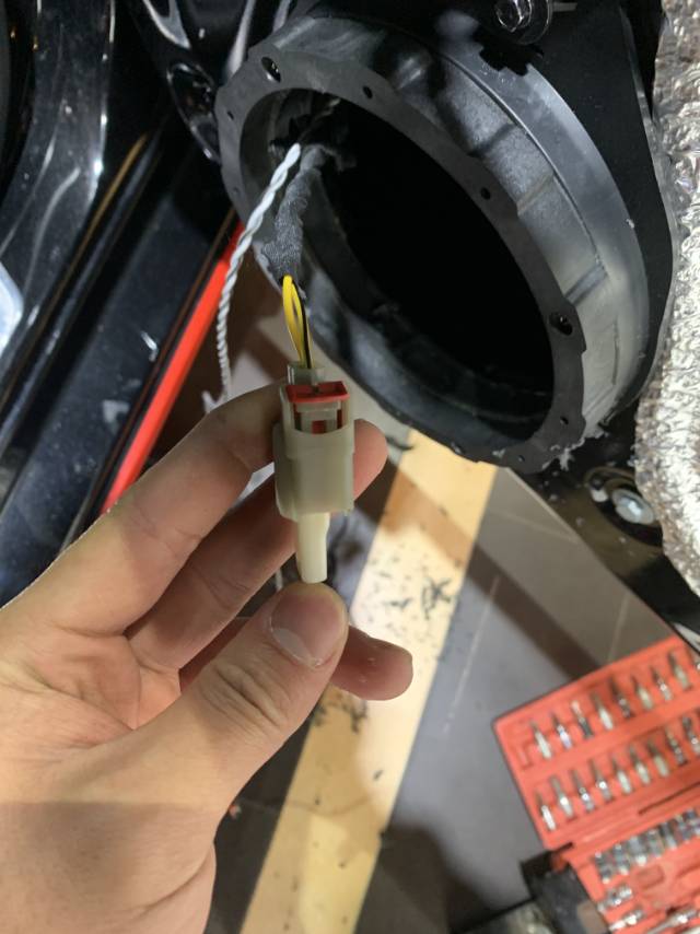 凯迪拉克CT4音响升级劲浪黄盆喇叭,原车四门异响解决的同时做喇叭箱体,整套音响系统可听可炸。
前声场:法国劲浪黄盆喇叭ES165K
DSP功放:德国喜力士8通道DSP功放
四门四层3M隔音