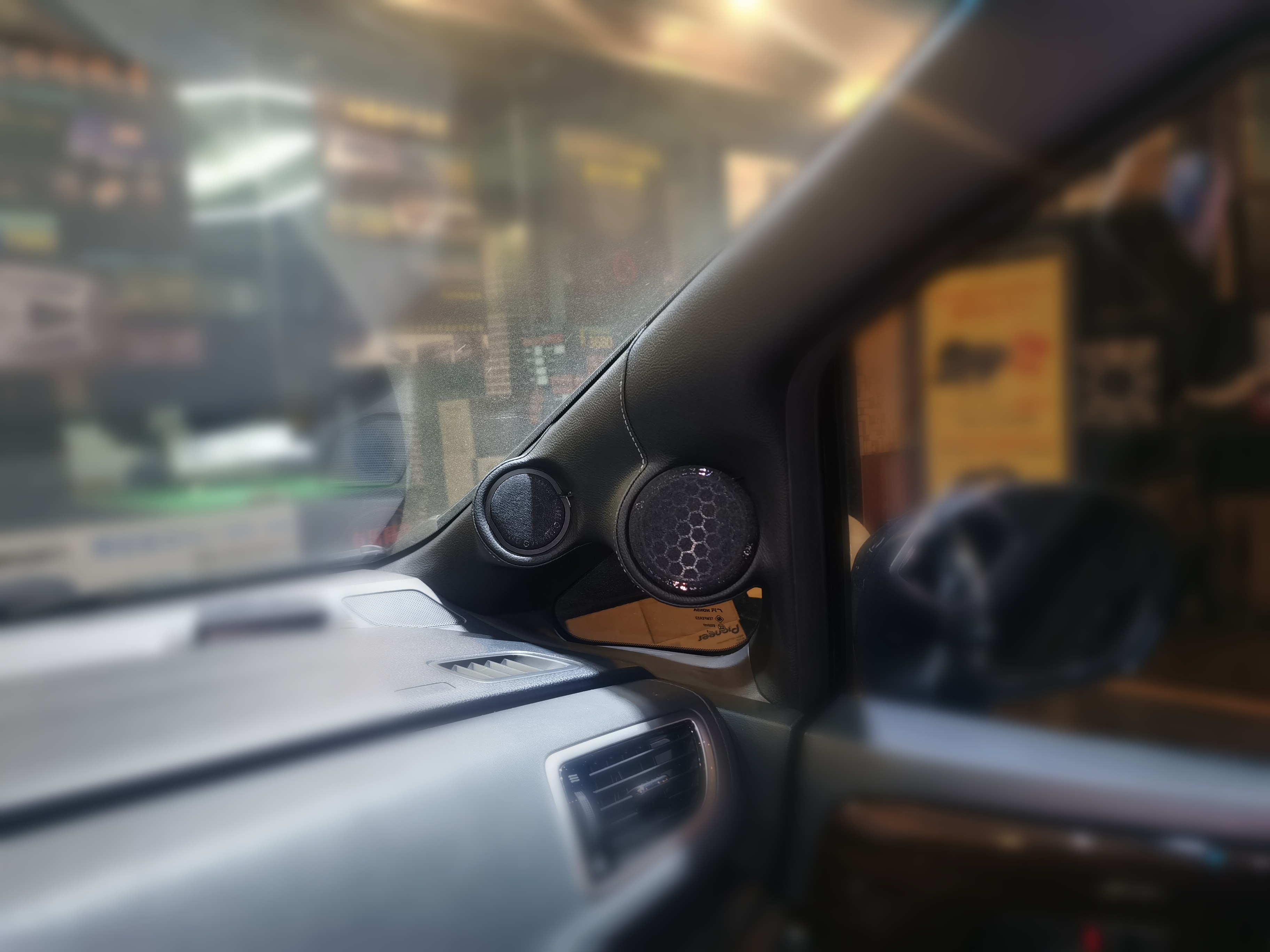 奥德赛改装
扬声器：法国🇫🇷 劲浪乌托邦kit n’7
功放：意大利🇮🇹 欧迪臣AV quattro+AV 5.1k
处理器：意大利🇮🇹 欧迪臣Bit nove