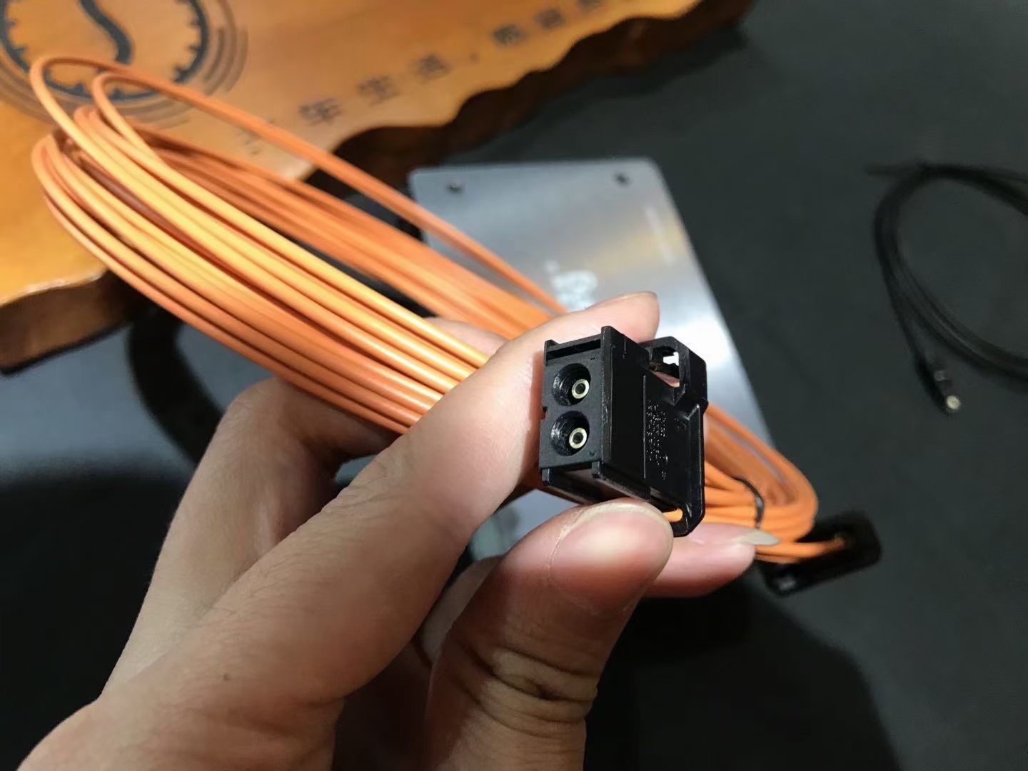 想听好声音，重庆找圣听
宝马加装森麦朗MOST光纤音频解码器
光纤传输 原车操控界面 
一次数模转换 尽享无损音质
让您的宝马原车主机变身为高端光纤播放器