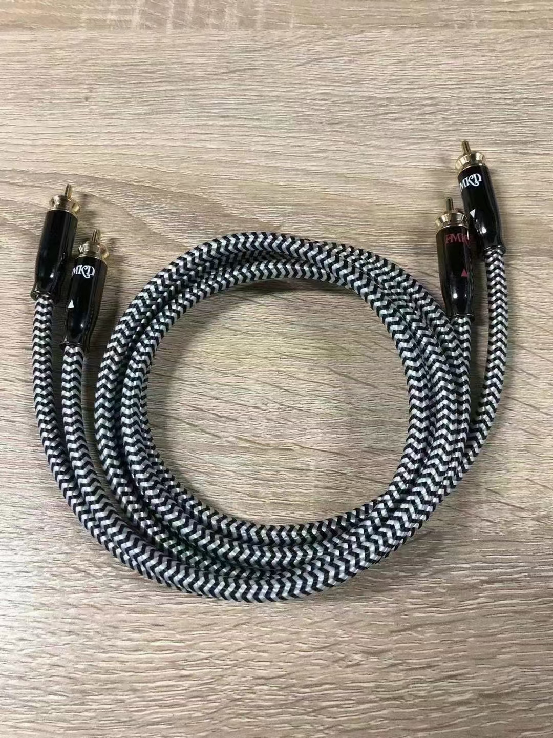 💁🏻♂️“HMKD”哈曼卡登线材
1️⃣量声定制、24K镀金头、HiFi调教
2️⃣双层高密度屏蔽、三层绝缘材料
3️⃣欧洲标准OFC传输速度高效
4️⃣还原声音的真实性、声音三频均衡
5️⃣哈曼卡登线材——与生俱来为音响汽车音响爱好者创造高品质 超高性价比音响连接载体:电源线、喇叭线、音频信号线,无论大小系统都进一步让音响爱好者,从内到外体验声音的魅力!