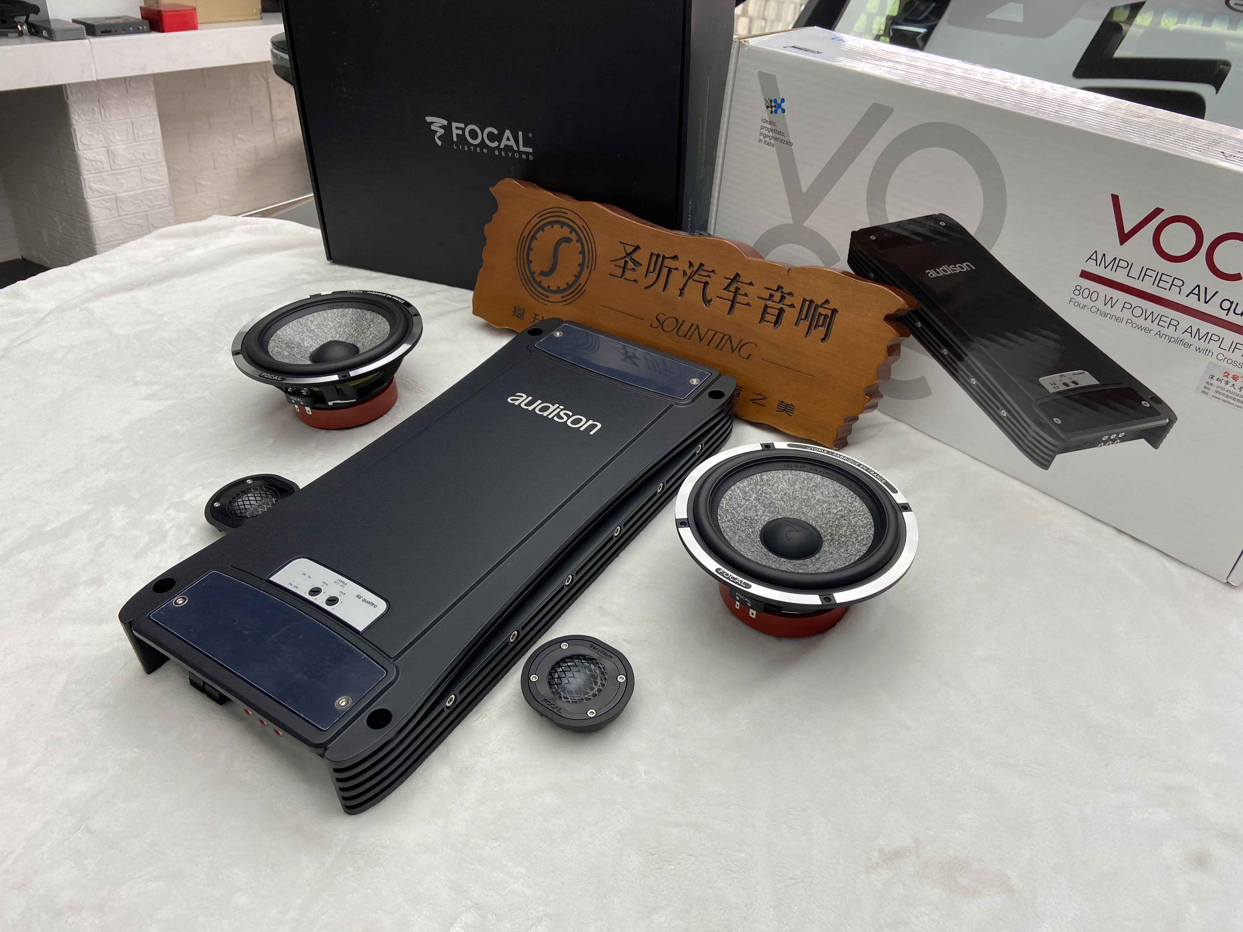 雷克萨斯升级乌托邦XP套装喇叭
劲浪小黄盆中高音喇叭
欧迪臣AV5.1K功放
欧迪臣SR2功放
赫兹H8处理器
赫兹EBX250原装低音箱体炮
3M3四门双层隔音