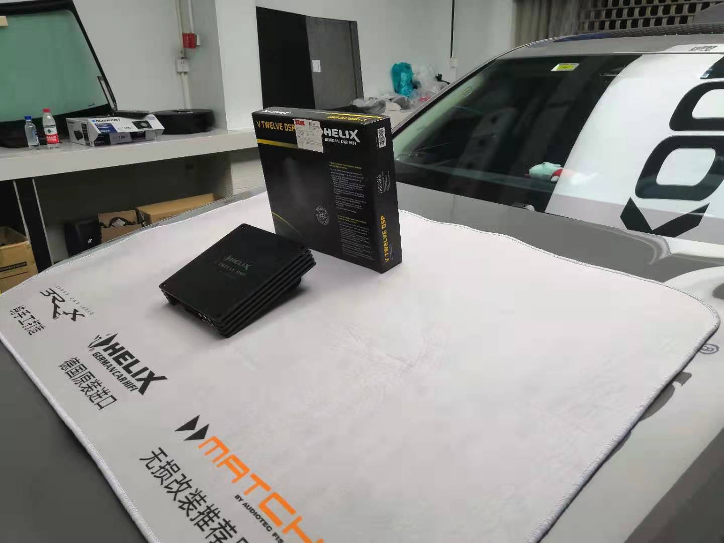 想听好声音，重庆找圣听

豪车定制版音响就很好？新车还没上牌的宝马7系最新款直接到店升级喜力士v12的DSP功放，绝对是王炸组合
