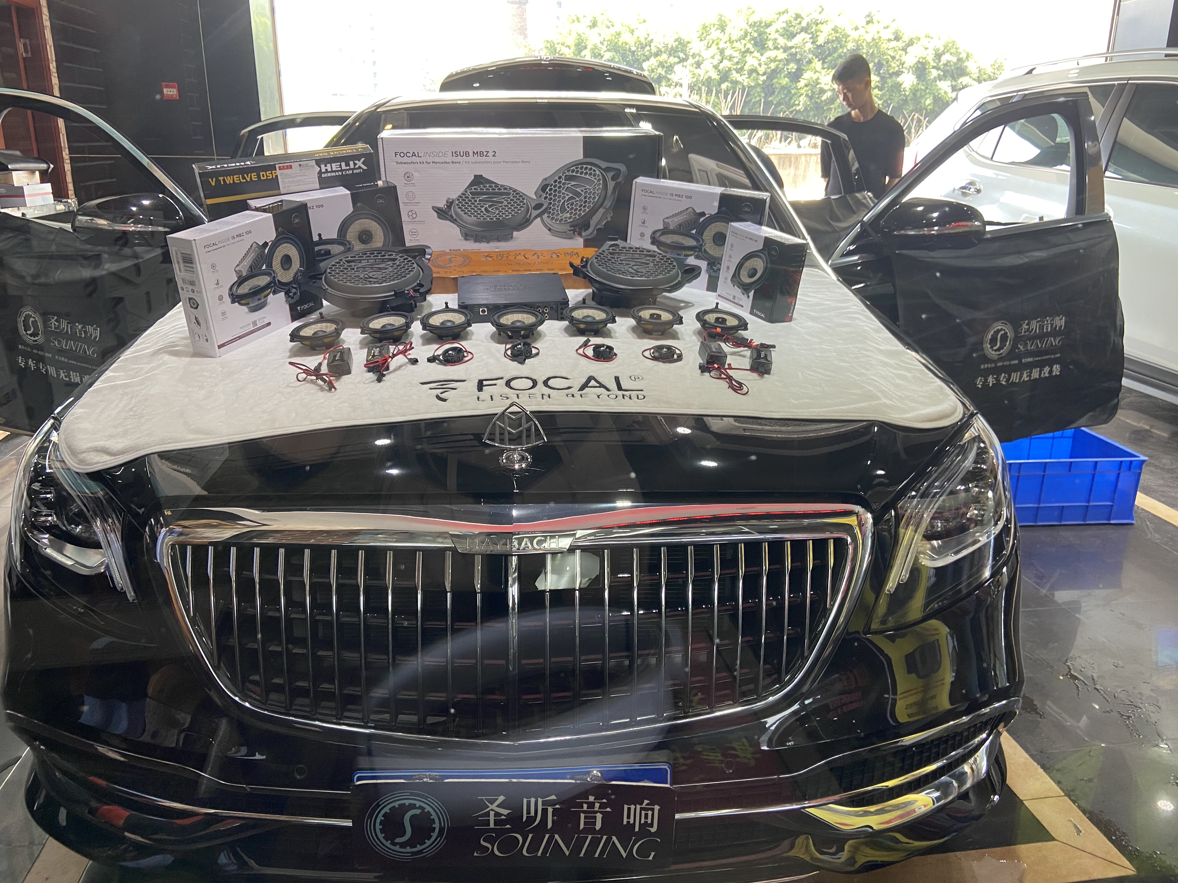 奔驰S450升级劲浪亚麻盆全车专用喇叭
喜力士V12DSP功放