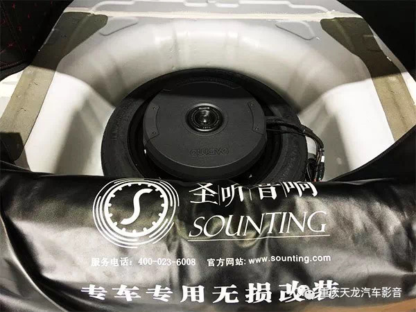 今天店里来了一辆现代名图,车主是第一次改装音响,因为比较喜欢音乐而且平时在车上待的时间比较长,所以想要进行音响升级。车主通过网上简单的跟技术总监陈总沟通后,感觉非常的专业。今天来到店里,通过深度沟通得知车主较喜欢DJ类的歌曲,当下陈总为客户推荐了一套最为适合客户的改装方案。经过试听后,车主对这套设备表现出来的效果非常满意,迫不及待的要求开始施工。先来看看陈总为客户推荐的方案吧!
改装前的准备
前声场:意大利 赫兹FCK165套装喇叭
后声场:意大利 赫兹ECX165同轴喇叭
功放:发烧狗DSD无