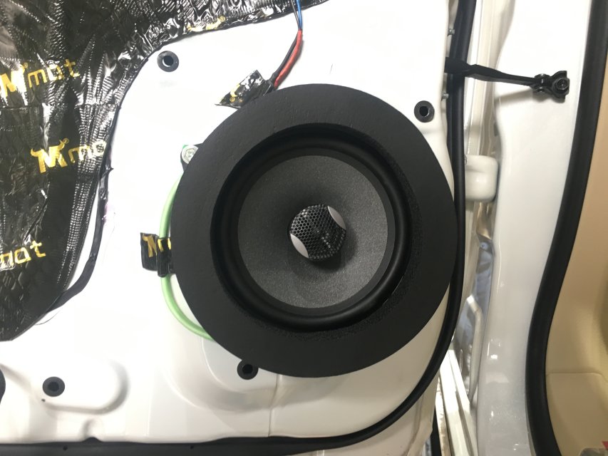 丰田陆巡前门升级劲浪黄盆KX2后门升级劲浪PC165同轴喇叭/歌航A2播放器/欧迪臣AP8.9功放/大麦四门双层隔音