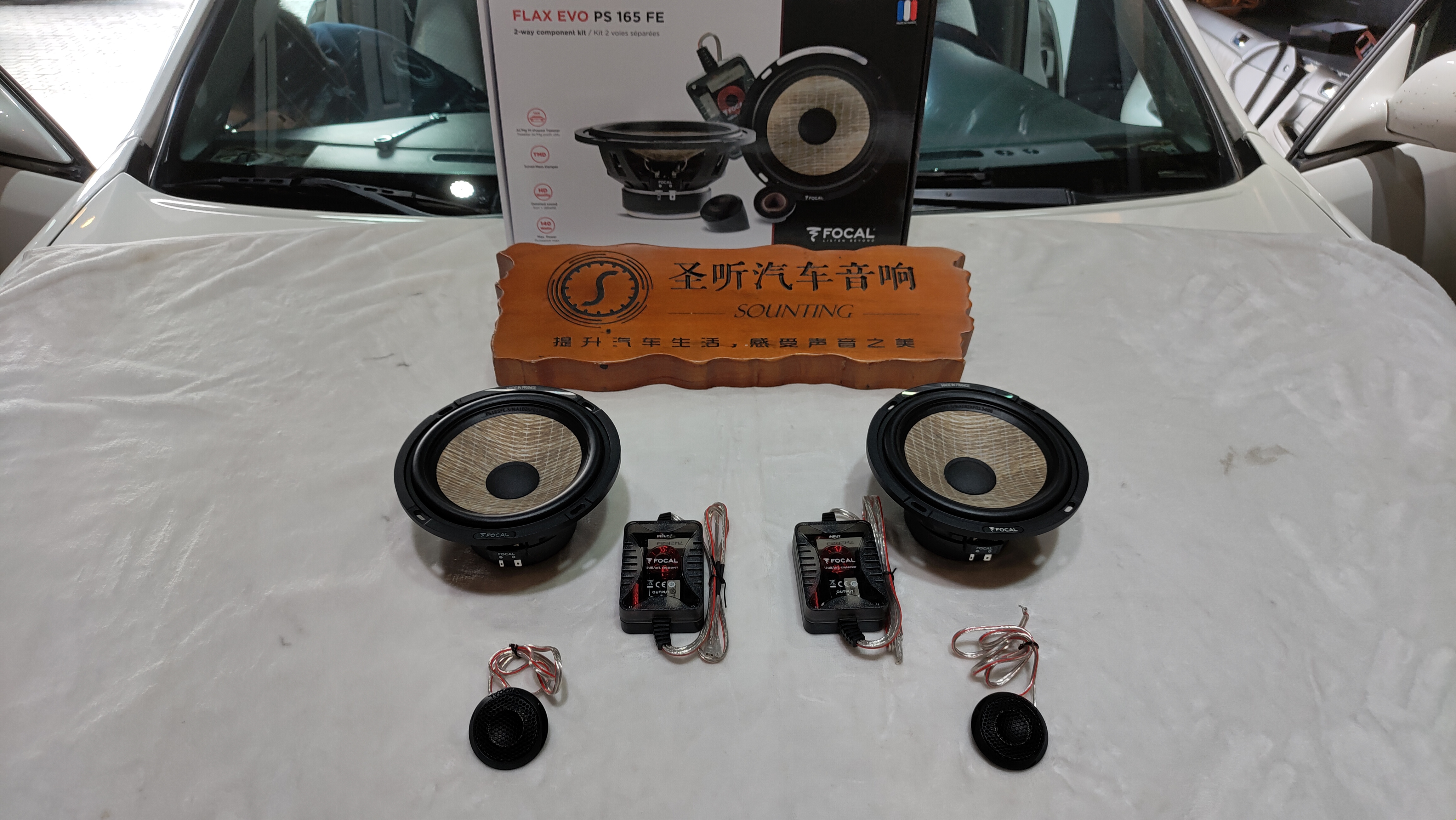 想听好声音,重庆找圣听
今天到店一台老款凯美瑞45万公里,之前升级过不知名的某品牌喇叭,车主感觉人声很空,就听见低音咚咚响。进过我们的推荐与客户的试听最后选择了
前门:法国🇫🇷 劲浪PS165FXE亚麻盆
与之前器材搭配调试后车主很满意。
