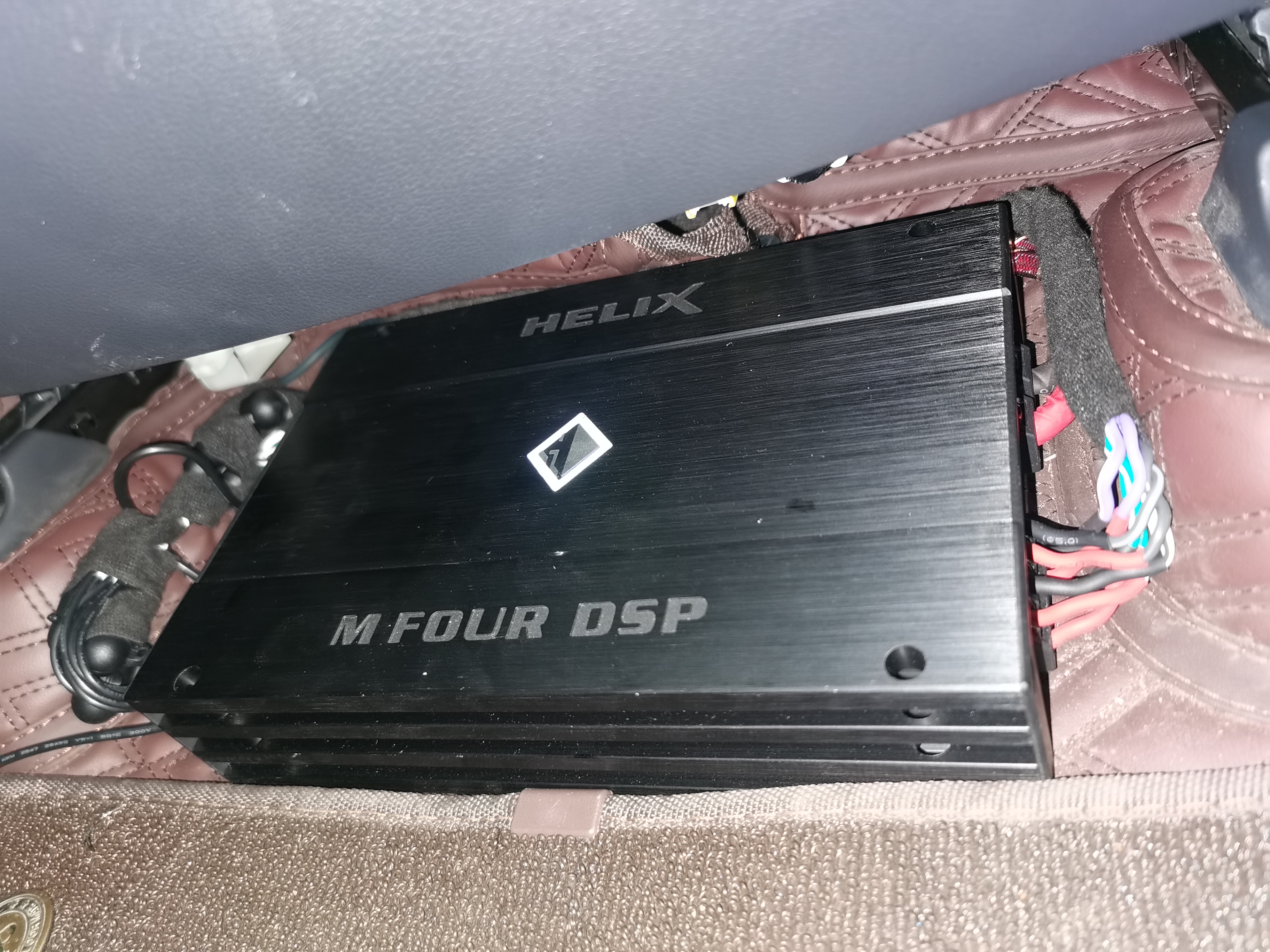 想听好声音,重庆找圣听,网红套餐继续走起
丰田威兰达升级案例
DSP:德国🇩🇪 喜力士M FOURdsp功放
前门:法国🇫🇷 劲浪40周年黄金纪念版165A-GL
后门:法国🇫🇷 劲浪RCX同轴喇叭
低音:德国🇩🇪 蓝宝150A低音炮,性价比超高的套餐。