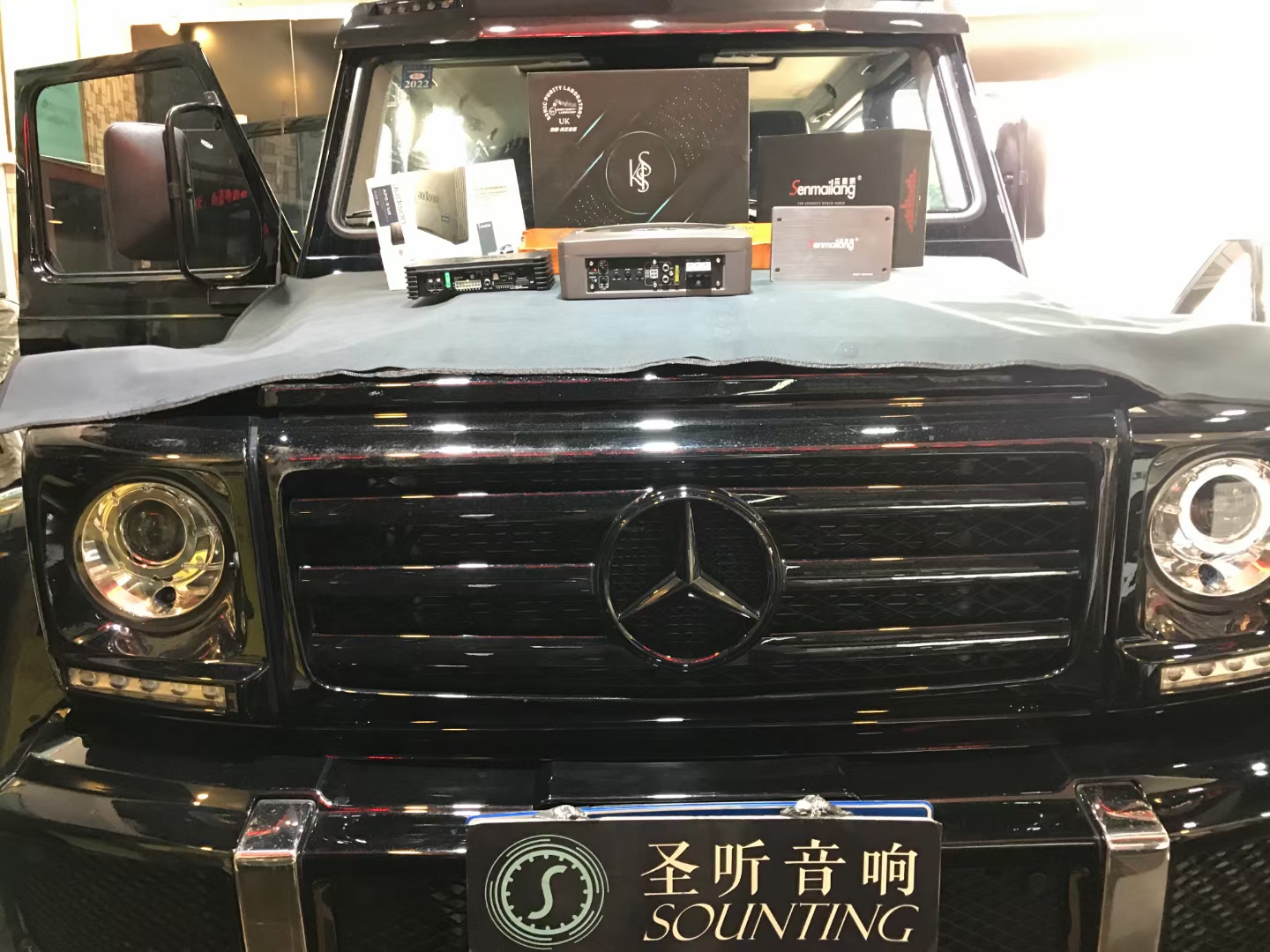 想听好声音，重庆找圣听
奔驰大G汽车音响改装升级，整套音响系统的音色温润悠扬,声场层次感分明,细节的表现力非细腻耐听，
要是再升级一套喇叭就更完美了！
配置：
意大利🇮🇹欧迪臣AP8.9 
森麦朗MOST光纤音频解码器  
英国纯正音源低音炮kiss-nine