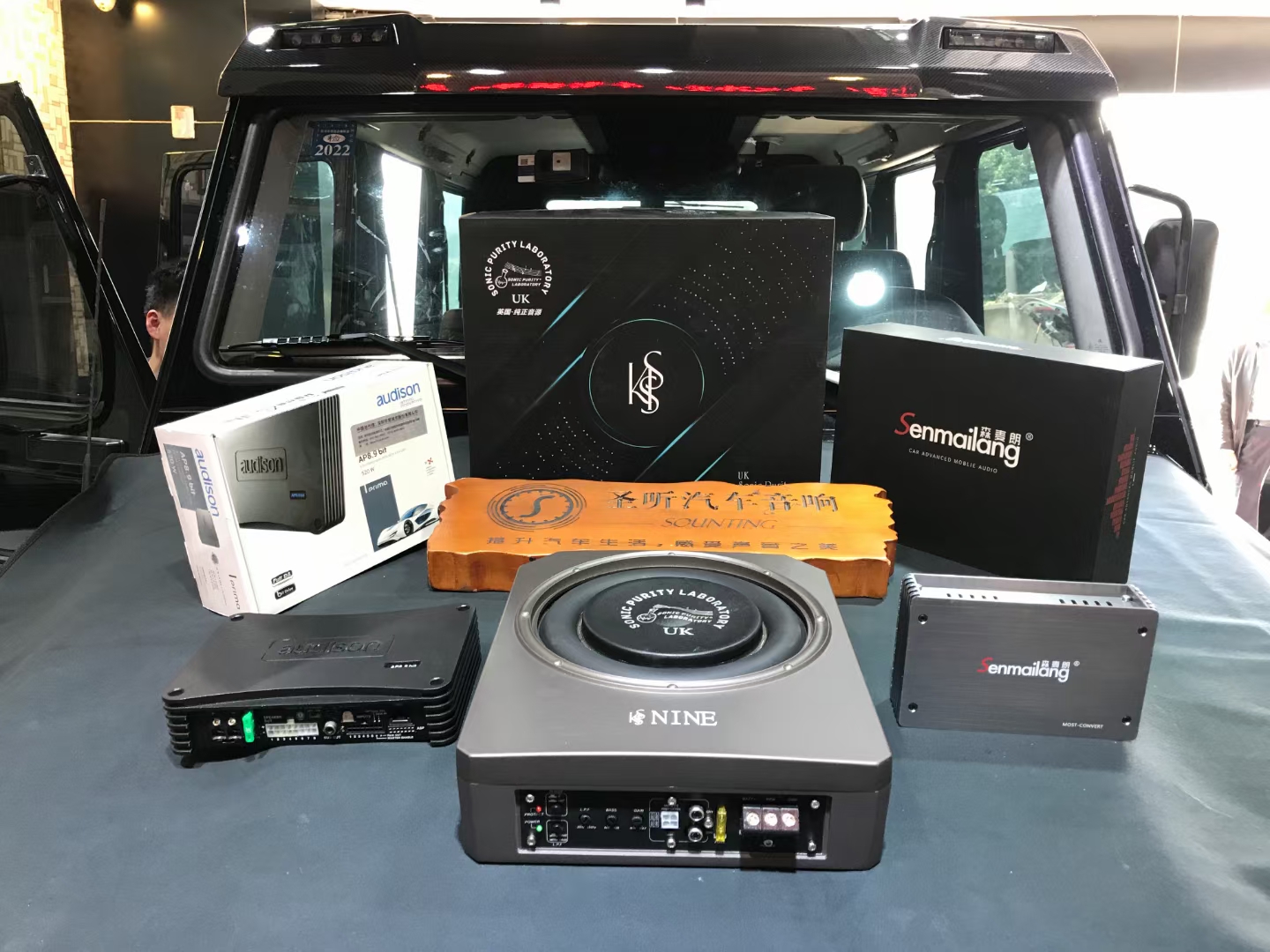 想听好声音，重庆找圣听
奔驰大G汽车音响改装升级，整套音响系统的音色温润悠扬,声场层次感分明,细节的表现力非细腻耐听，
要是再升级一套喇叭就更完美了！
配置：
意大利🇮🇹欧迪臣AP8.9 
森麦朗MOST光纤音频解码器  
英国纯正音源低音炮kiss-nine