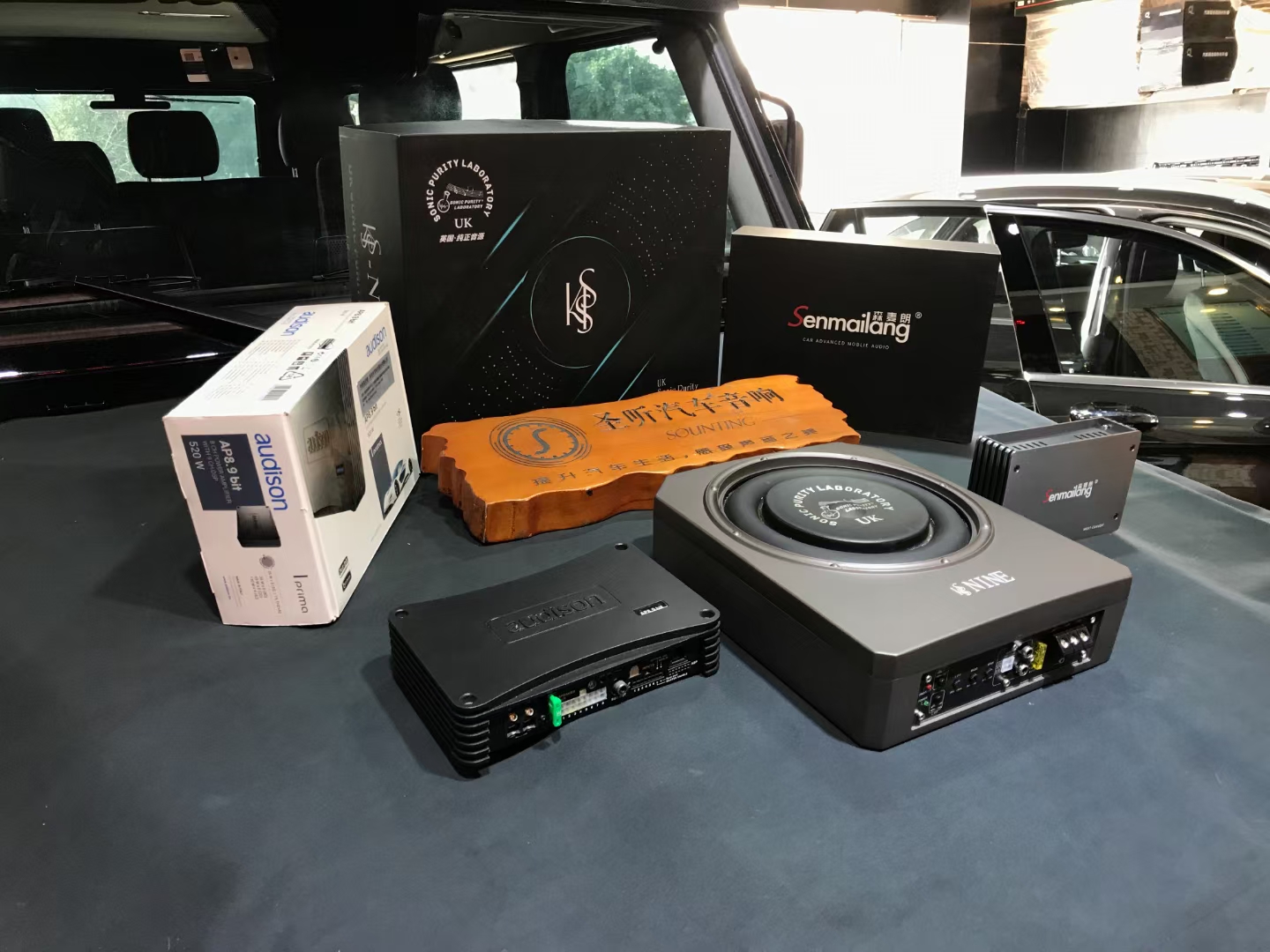 想听好声音，重庆找圣听
奔驰大G汽车音响改装升级，整套音响系统的音色温润悠扬,声场层次感分明,细节的表现力非细腻耐听，
要是再升级一套喇叭就更完美了！
配置：
意大利🇮🇹欧迪臣AP8.9 
森麦朗MOST光纤音频解码器  
英国纯正音源低音炮kiss-nine