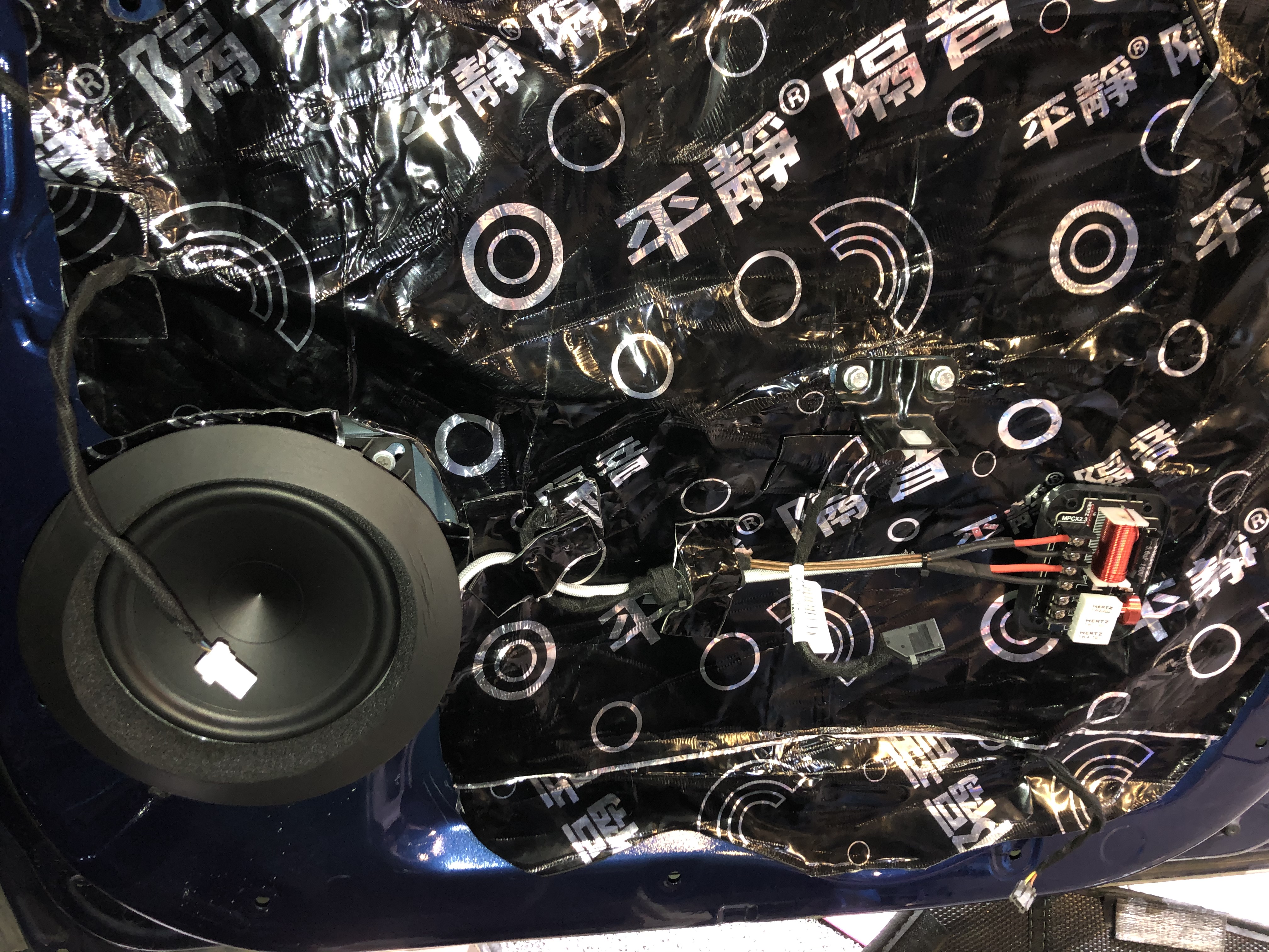 帝豪GL前门升级意大利赫兹mpk165/后门MTX265S/意大利赫兹hcp4功放/圣听460处理器平静/四门双层隔音