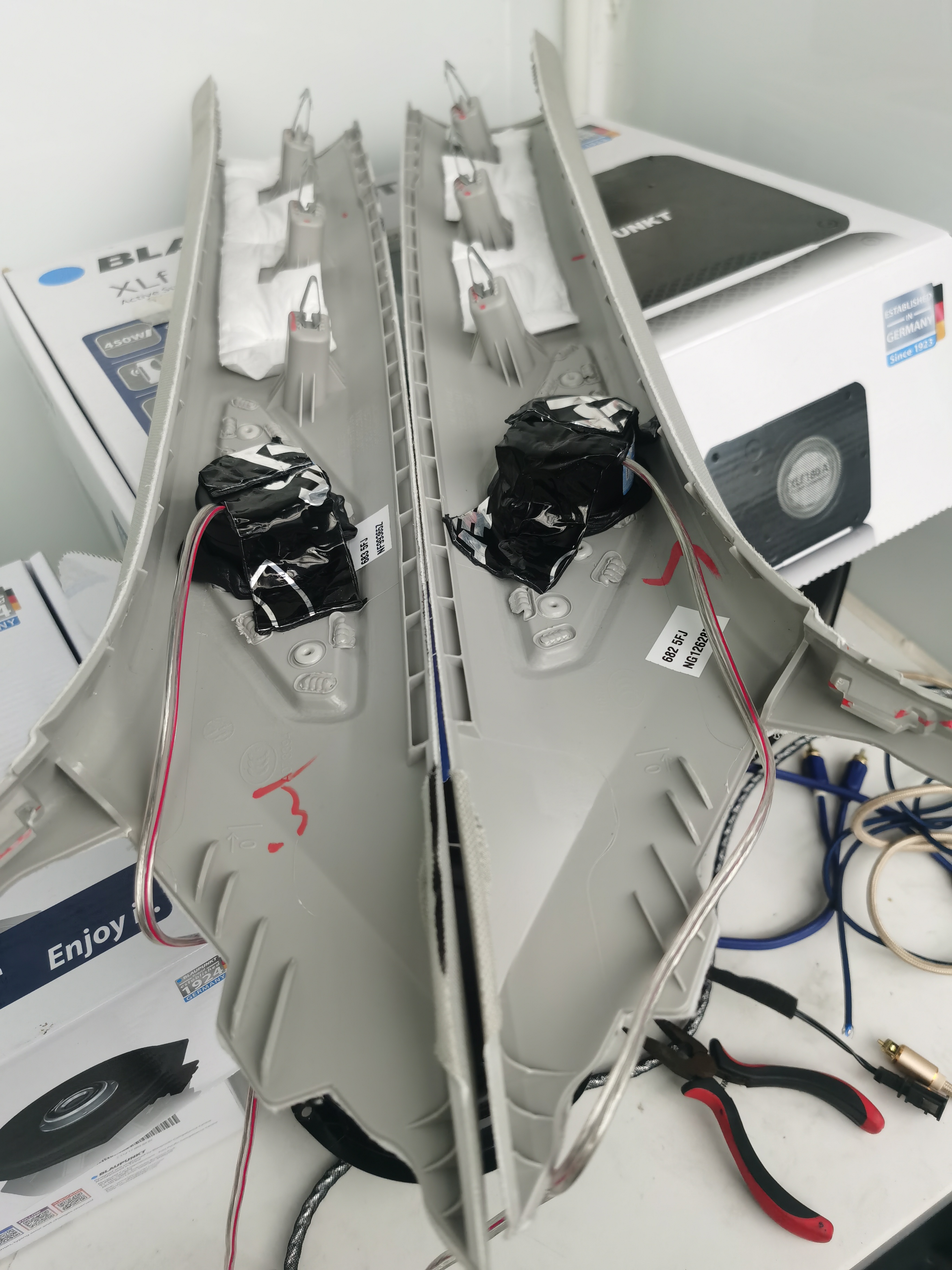 大众速腾音响升级
前门：法国🇫🇷 劲浪165A-GL
后门：日本🇯🇵 先锋F170C
处理器：哥航A3
低音：马来西亚爱薇备胎炮