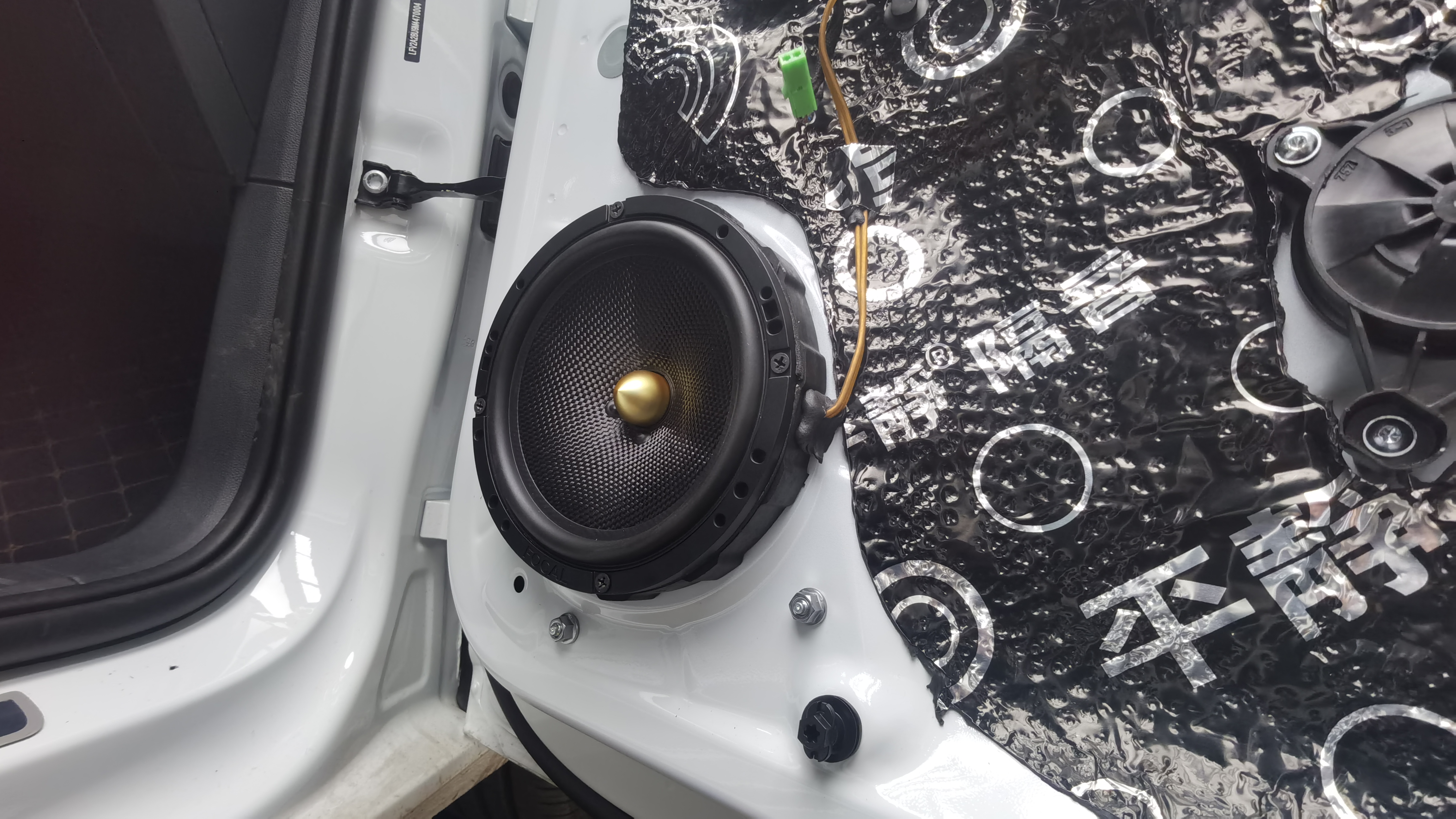 大众速腾音响升级
前门：法国🇫🇷 劲浪165A-GL
后门：日本🇯🇵 先锋F170C
处理器：哥航A3
低音：马来西亚爱薇备胎炮
