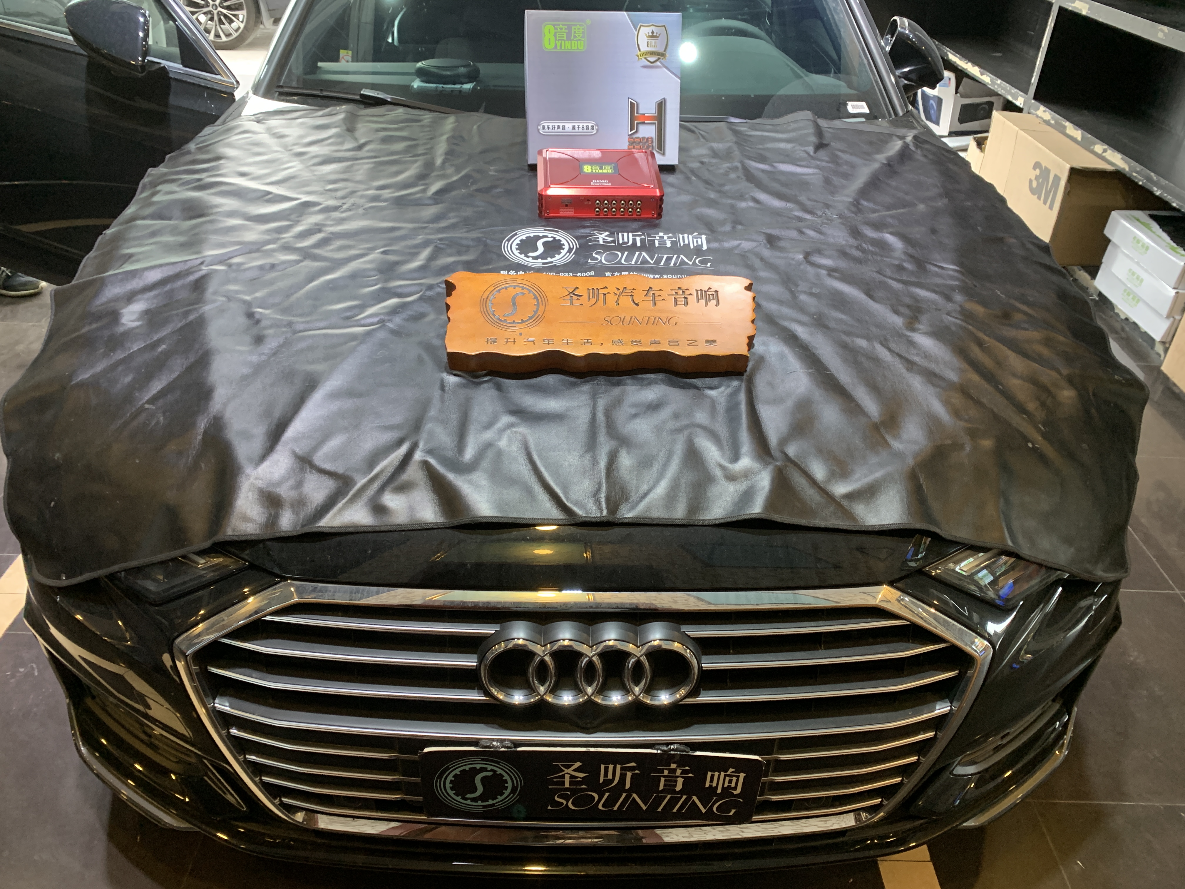 新车奥迪A6L，车主都没来得及上牌就来找我们改音响。
加装一台功放：中国🇨🇳 8音度DSP功放
推动全车10喇叭，调试好，低音扎实丰满，高音细腻多彩。
想听好声音，重庆找圣听。