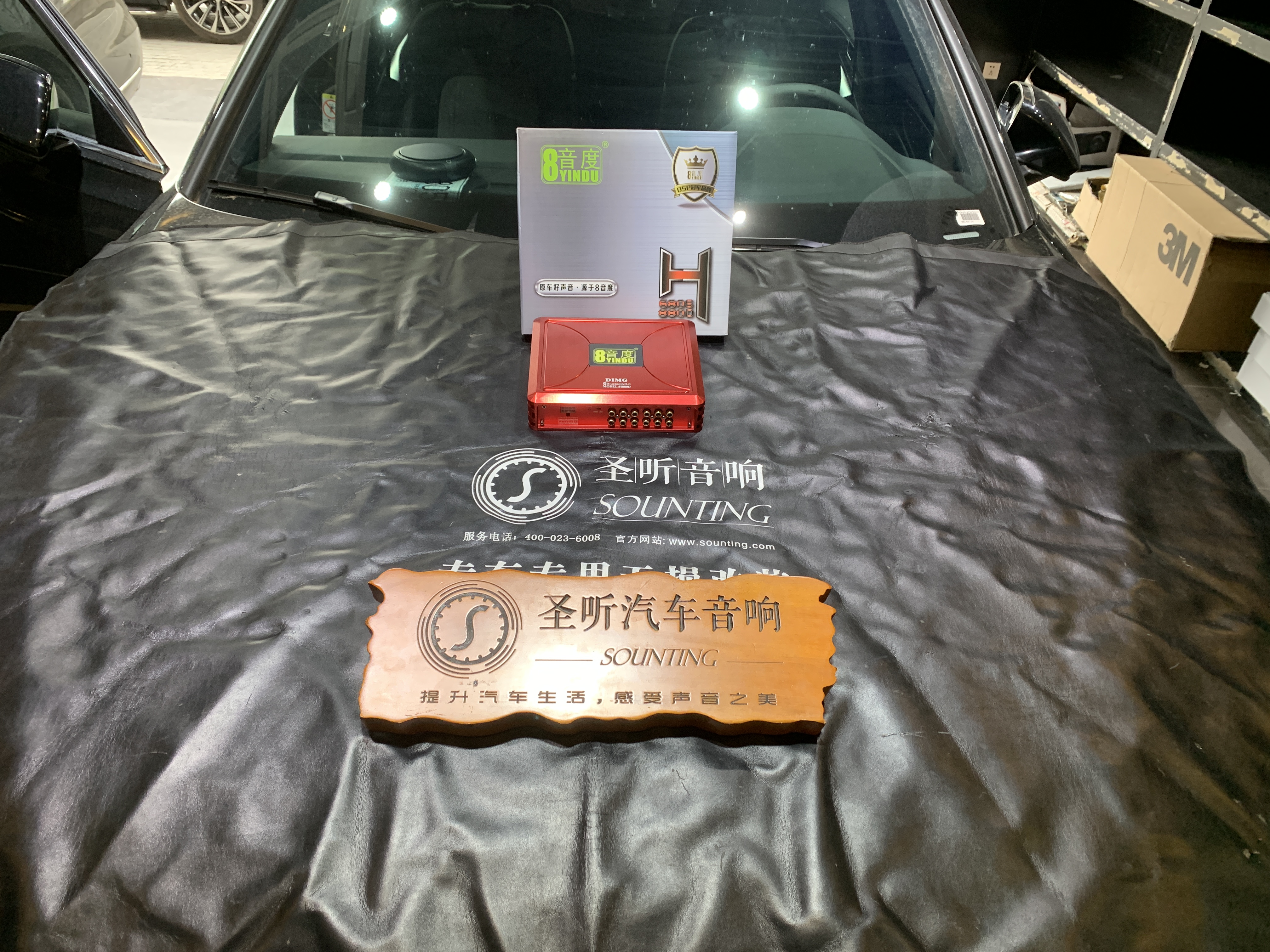 新车奥迪A6L，车主都没来得及上牌就来找我们改音响。
加装一台功放：中国🇨🇳 8音度DSP功放
推动全车10喇叭，调试好，低音扎实丰满，高音细腻多彩。
想听好声音，重庆找圣听。