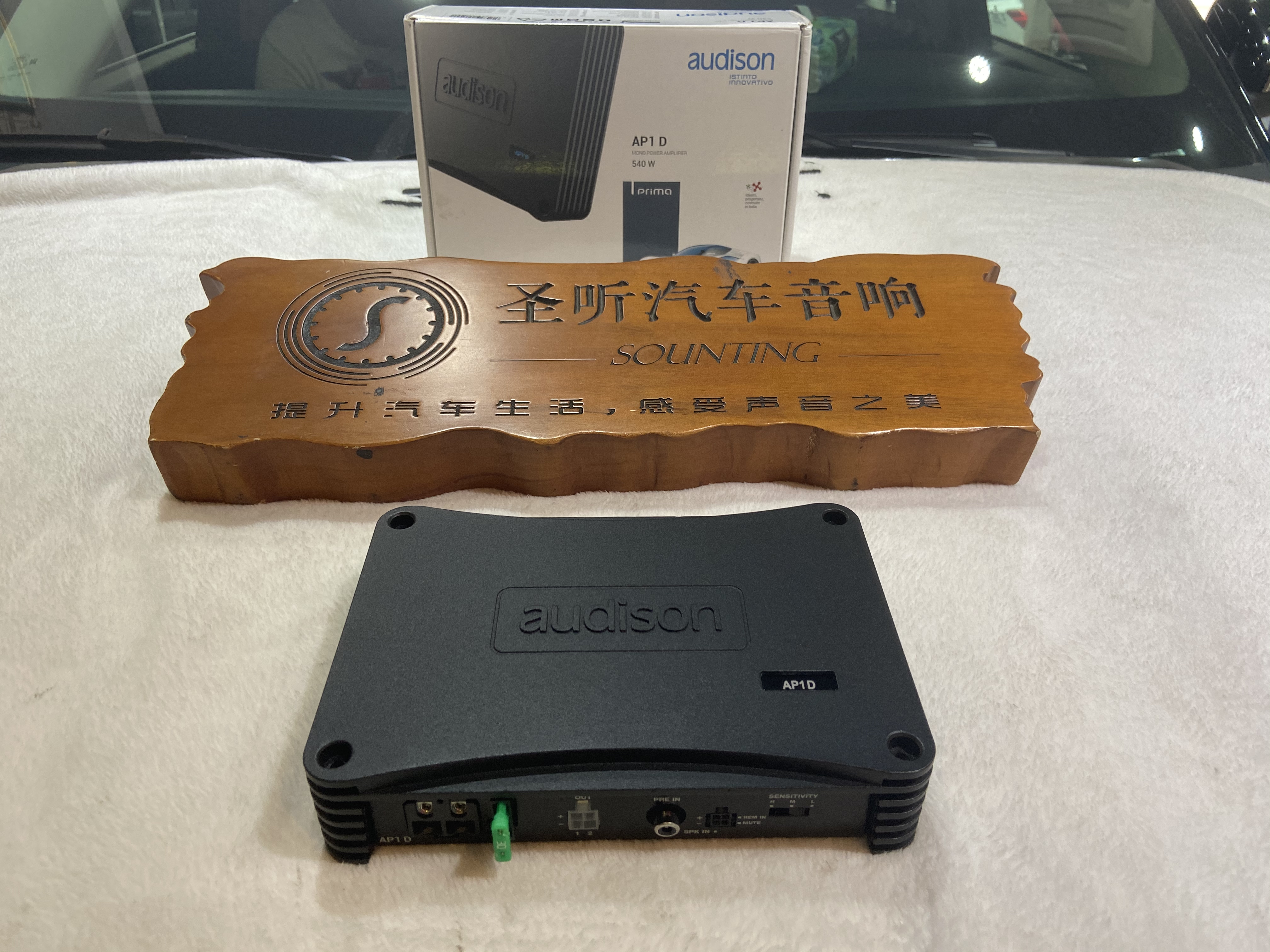 福特探界者一台欧迪臣AP-1D解决原车低音不扎实，声音浑浊。