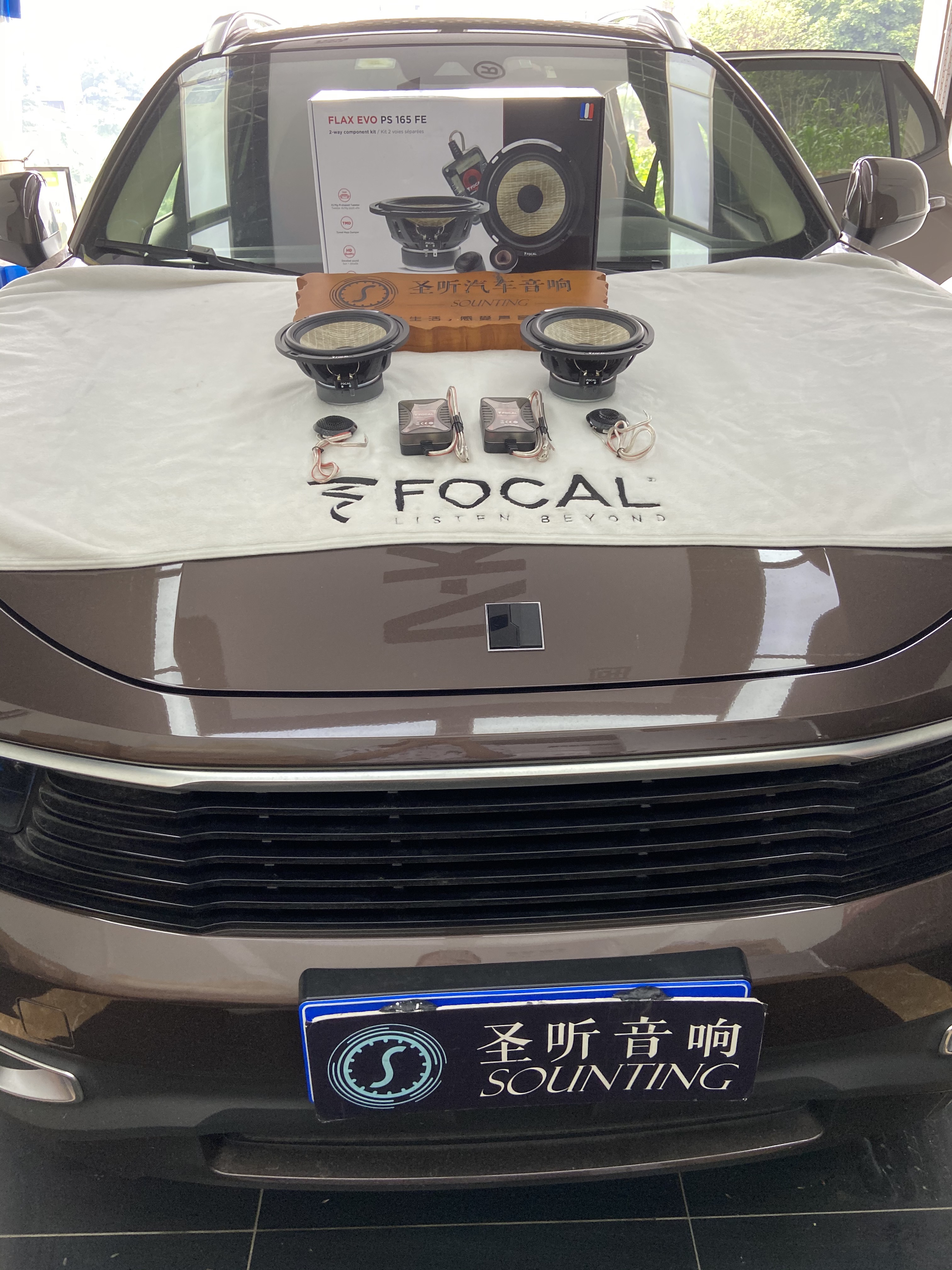 最近大家都特别钟爱劲浪的这款亚麻盆，法国原装进口，亚麻材质声音表现清晰自然真实，适合听人声
领克01升级前后门亚麻盆