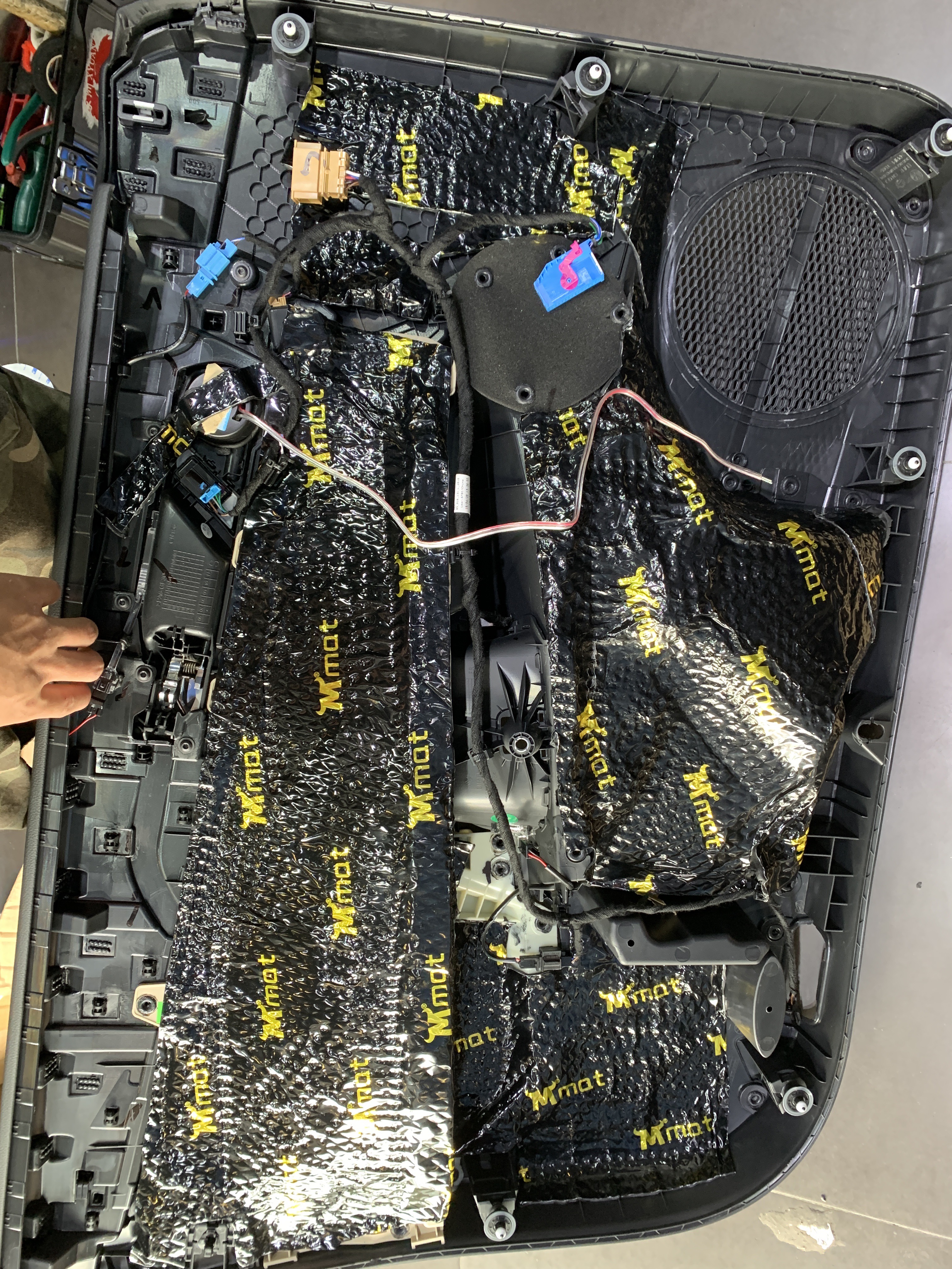 上下班时间堵车怕无聊？不可能，升级一套汽车音响，随时随地嗨起来，摆脱枯燥无味的行车体验
帕萨特升级方案如下
前门：🇫🇷 劲浪165A-GL
后门：🇫🇷 劲浪RSE-165
低音：爱威备胎炮
DSP：圣听S460
大麦双层隔音强化
安装调试完成，客户很满意。您的满意是我们的追求。