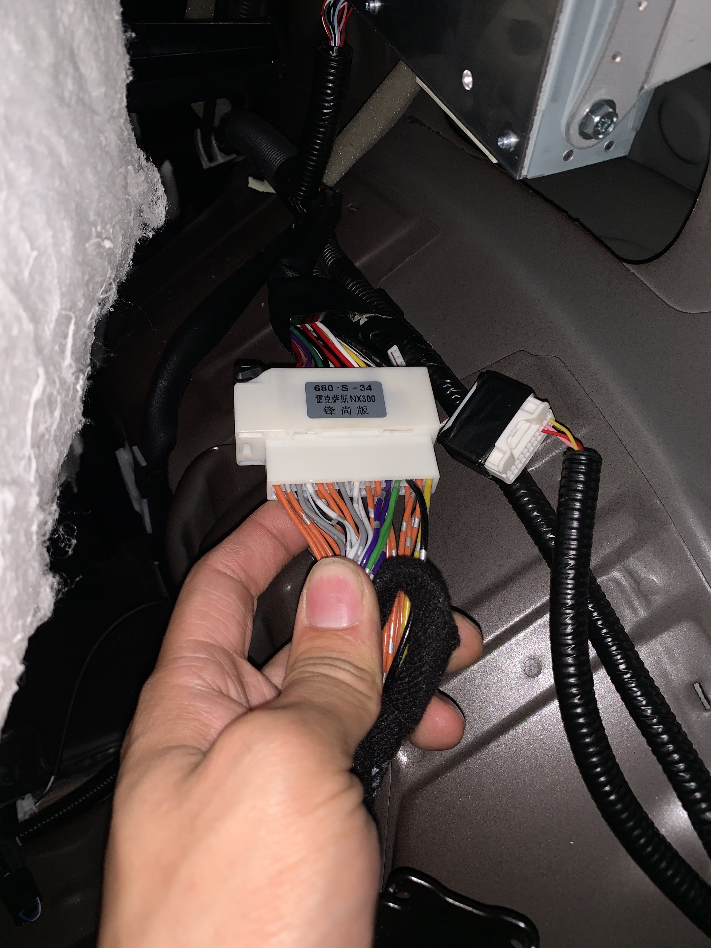 雷克萨斯NX200，圣听MDA-S406四路DSP+爱威备胎低音炮