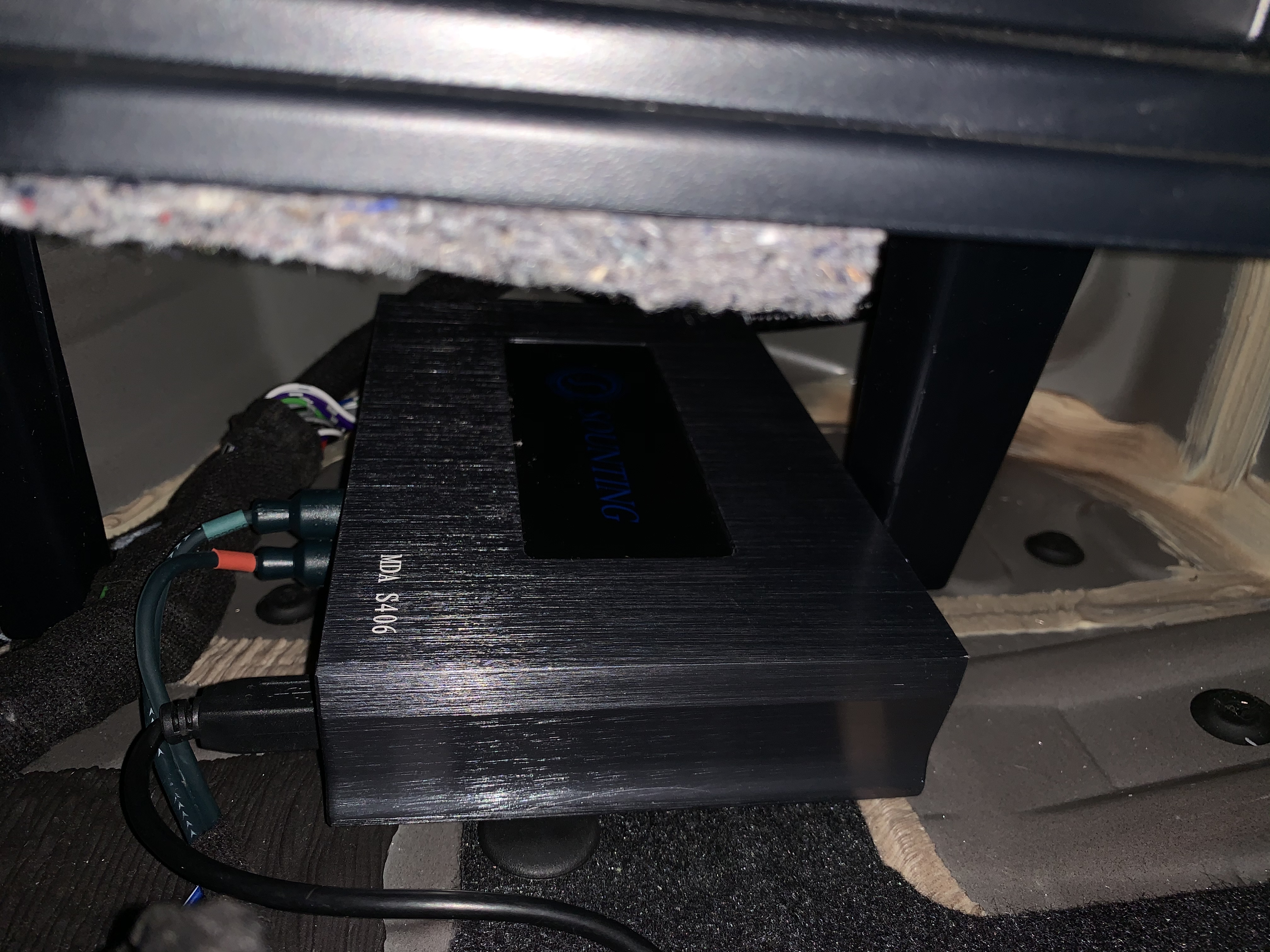 雷克萨斯NX200，圣听MDA-S406四路DSP+爱威备胎低音炮