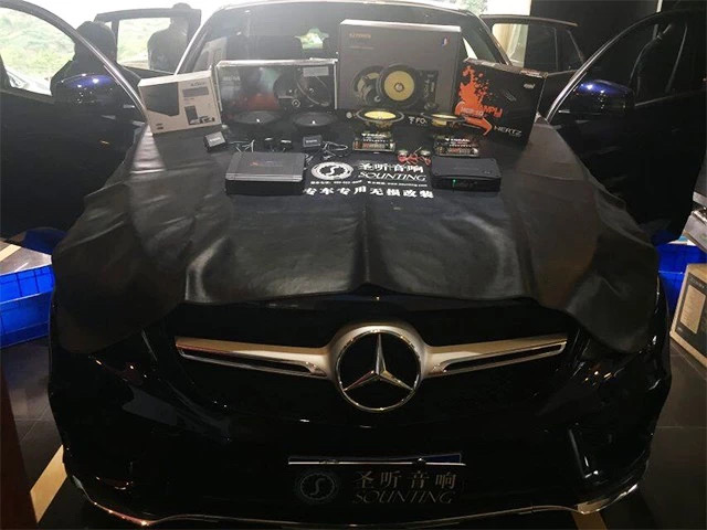 今天到店一辆，奔驰GLE，车主是一个对生活品味追求比较高的人，不满意自己的原车音响，特意来到圣听汽车音响店提升自己的汽车音响，最终选择以下系统来升级：

改装车型：奔驰GLE COUPE

改装配置：

前声场：劲浪ES165K

后声场：劲浪RSE-165

超低音：赫兹EBX250

DSP功放：欧迪臣AP8.9

低音功放：赫兹HCP1D

隔音：史泰格X3隔音