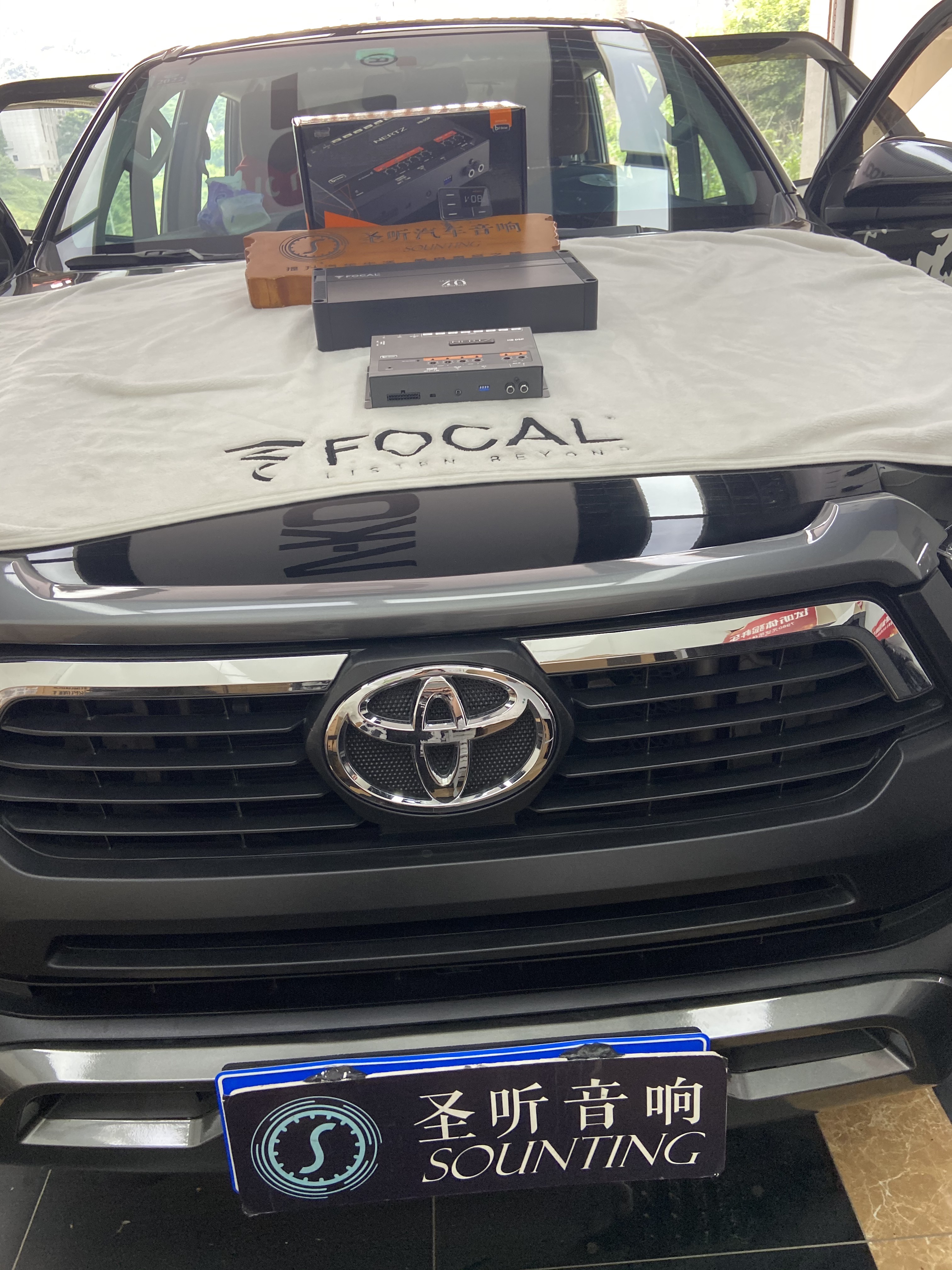 丰田穿越者再次升级
系统升级
DSP：意大利🇮🇹 赫兹H8纯处理器
功放：法国🇫🇷 劲浪5.12驱动4门喇叭与低音炮
2台性价比超高的设备让你的爱车音质更上一层楼。
