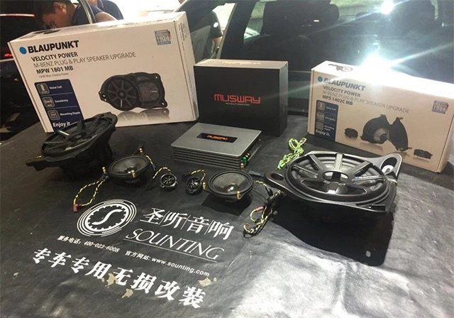 2019款奔驰GLC内饰设计延续了家族式一贯出色的奢华质感。其立体曲线非常显著，看起来颇具雕塑气息，展现出更为舒展开阔的内饰氛围。这台奔驰GLC的车主是一个对汽车音响要求比较高的用户。原车的音响品质，与车主的实际需求还有一定的差距。为弥补原车在这方面的不足，特意找到我们圣听汽车音响改装，给自己的爱车音响升级。
根据车主的要求，最终选定下面的系统来为这台奔驰车升级音响。
改装车型：奔驰GLC
改装配置
前声场：德国蓝宝奔驰专用三分频
功放：德国MUSWAY M6 DSP功放