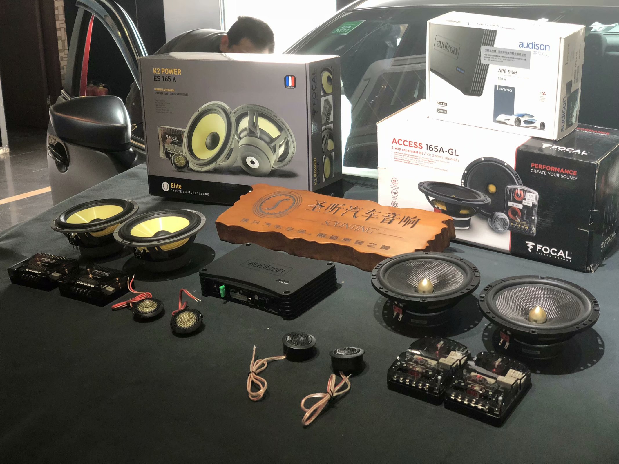 马自达昂克赛拉再次升级汽车音响，前门劲浪ES165K套装喇叭，中低音原装位安装，高音A柱倒膜安装+后门劲浪165agl套装喇叭+欧迪臣AP8.9功放+歌航A2播放器