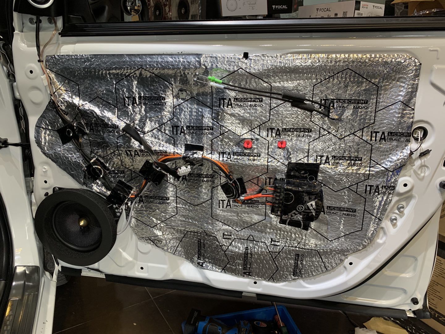 丰田威驰升级四门喇叭，前门165agl套装喇叭，后门劲浪同轴喇叭