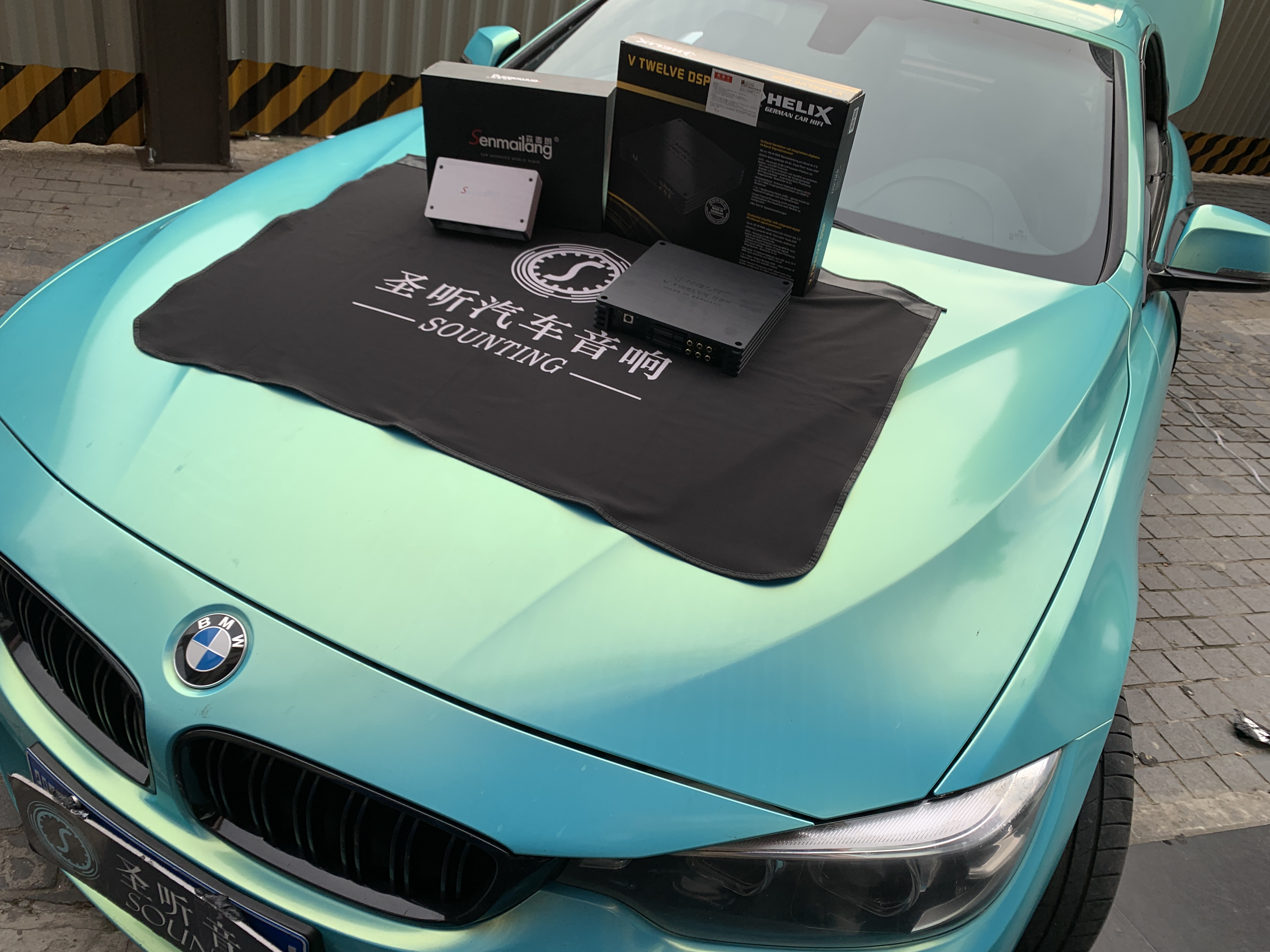 宝马4系升级喜力士V12功放+森麦朗光纤解码器