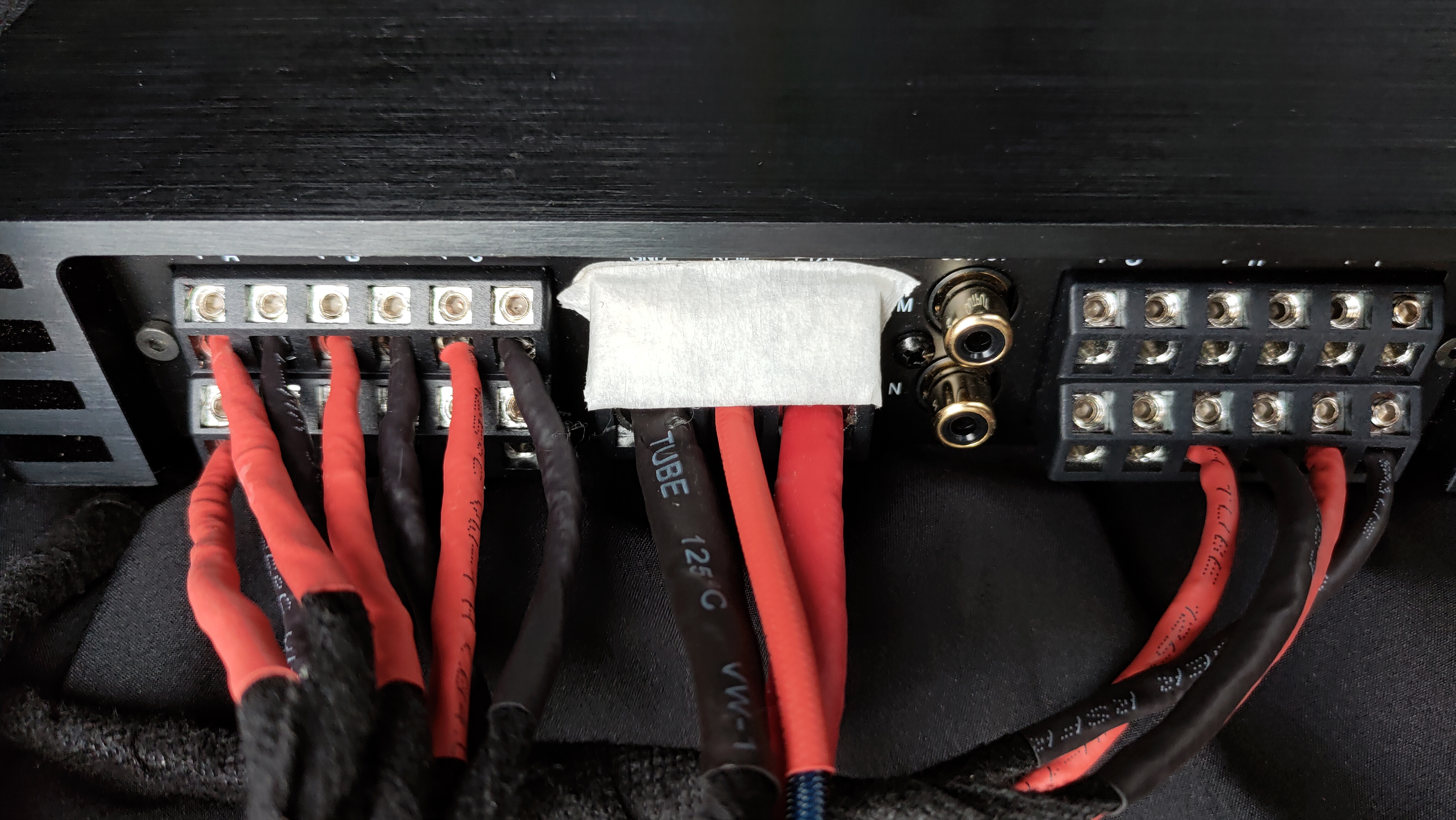 宝马4系升级喜力士V12功放+森麦朗光纤解码器