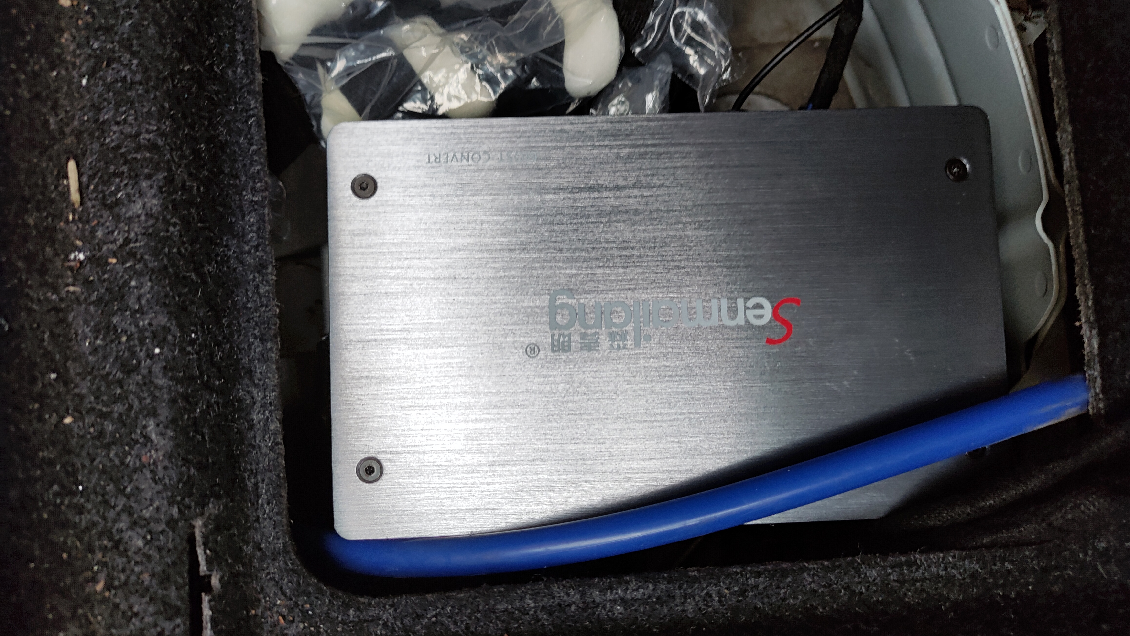 宝马4系升级喜力士V12功放+森麦朗光纤解码器