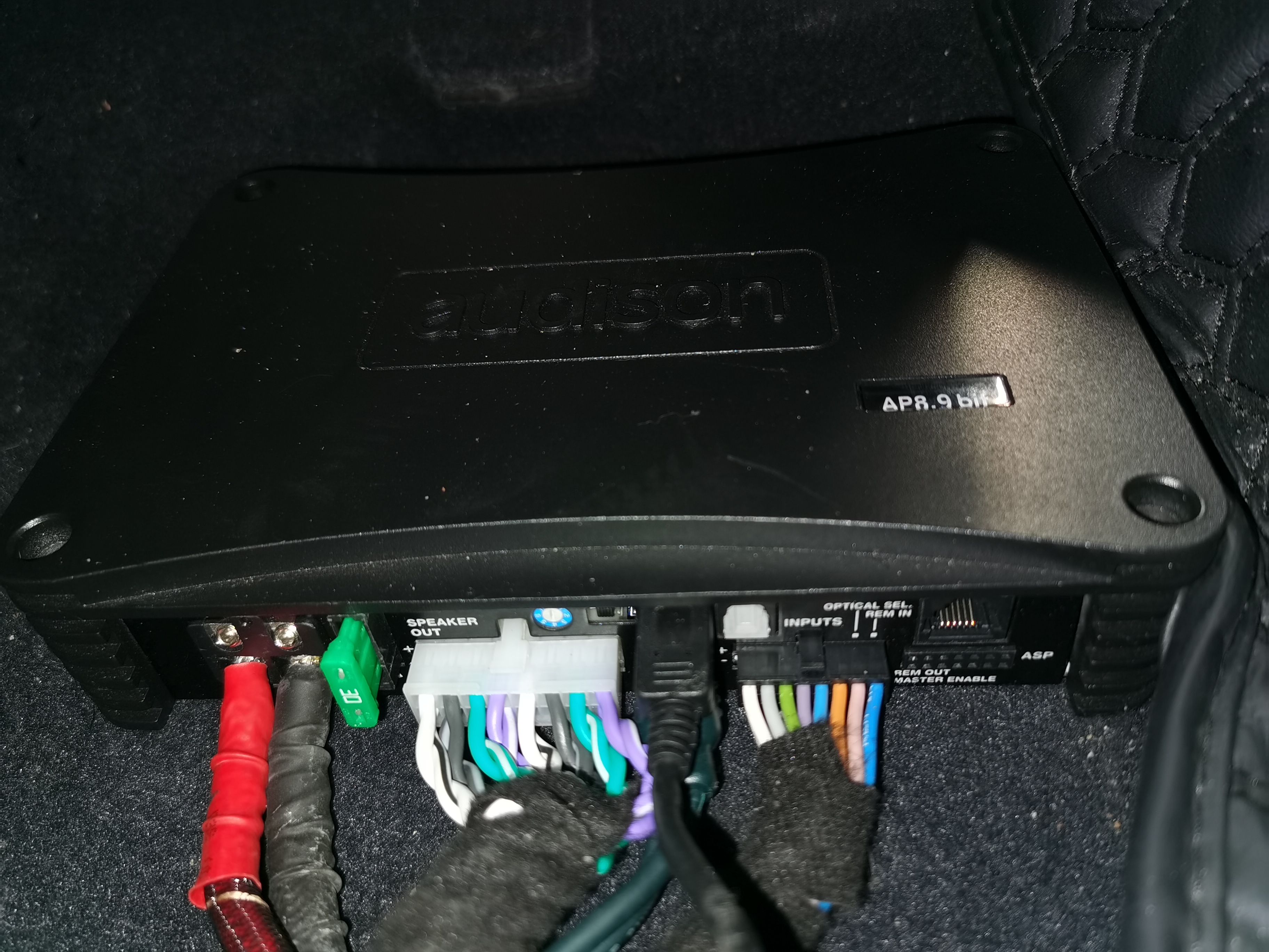 想听好声音,重庆找圣听。
行驶30多万公里的凯美瑞,车主大多都是🎶 陪伴,好的🎶 才能让你的旅途从此不再枯燥乏味,良辰美景与余音缭绕的绝佳搭配。
前声场二分频:劲浪亚麻盆
欧迪臣AP8.9DSP功放桥接推主动前声场二分频