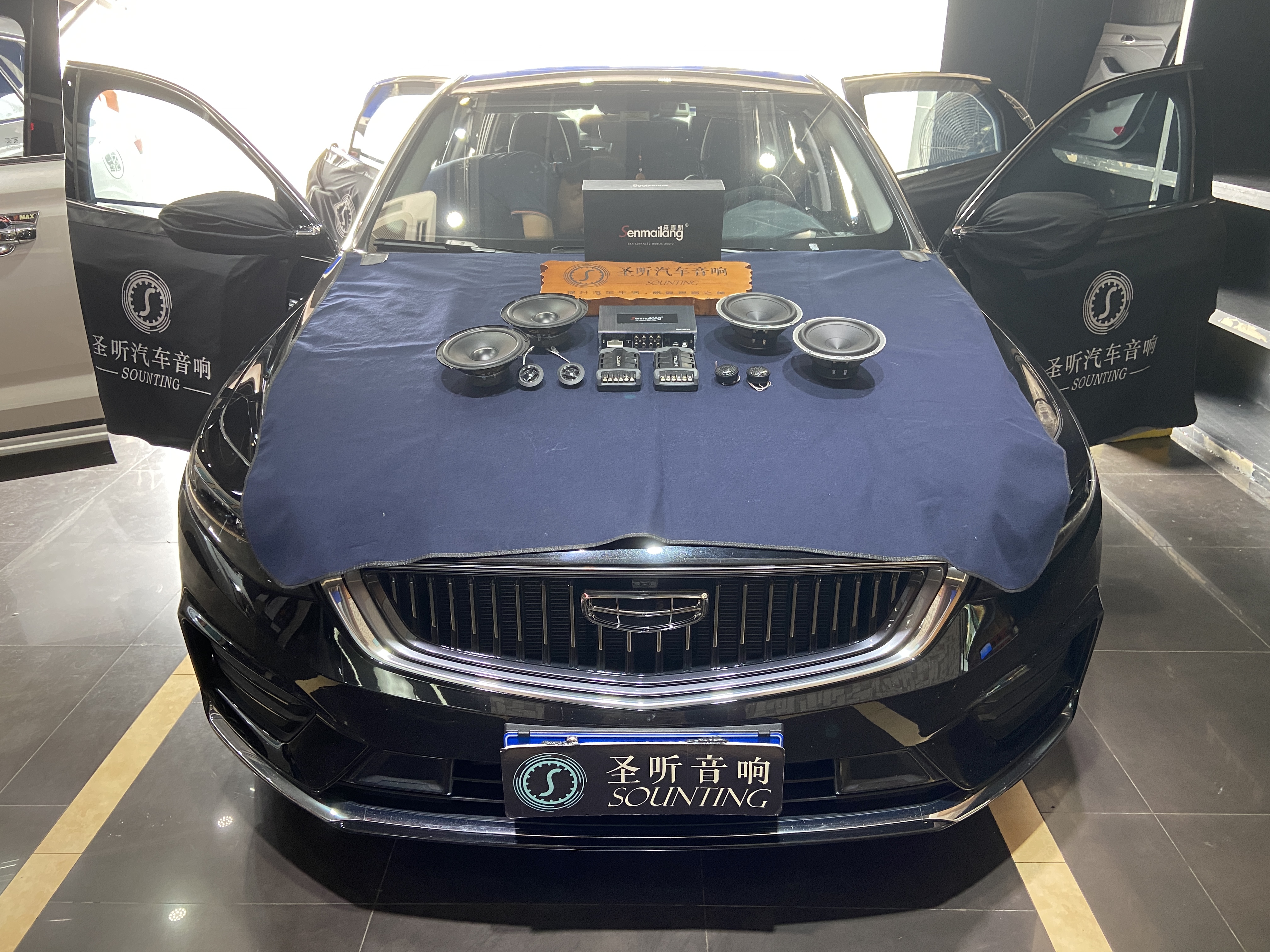 想听好声音,重庆找圣听
吉利星瑞,吉利旗下高端轿车,原车8喇叭。
车主喜欢听嗨歌,试听完最后选择
前声场:赫兹MPK165二分频喇叭
后声场:先锋二分频套装喇叭
处理器:森麦朗D460
效果听得见,车主非常满意。
