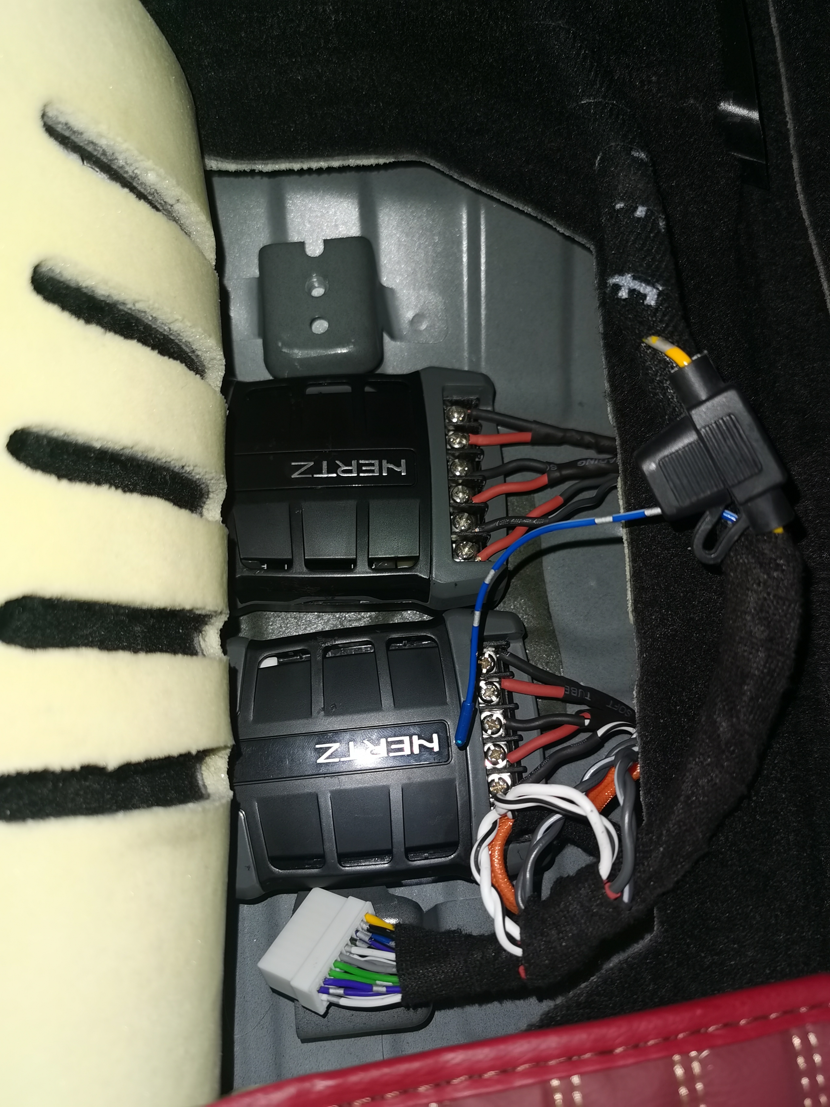 想听好声音,重庆找圣听
吉利星瑞,吉利旗下高端轿车,原车8喇叭。
车主喜欢听嗨歌,试听完最后选择
前声场:赫兹MPK165二分频喇叭
后声场:先锋二分频套装喇叭
处理器:森麦朗D460
效果听得见,车主非常满意。