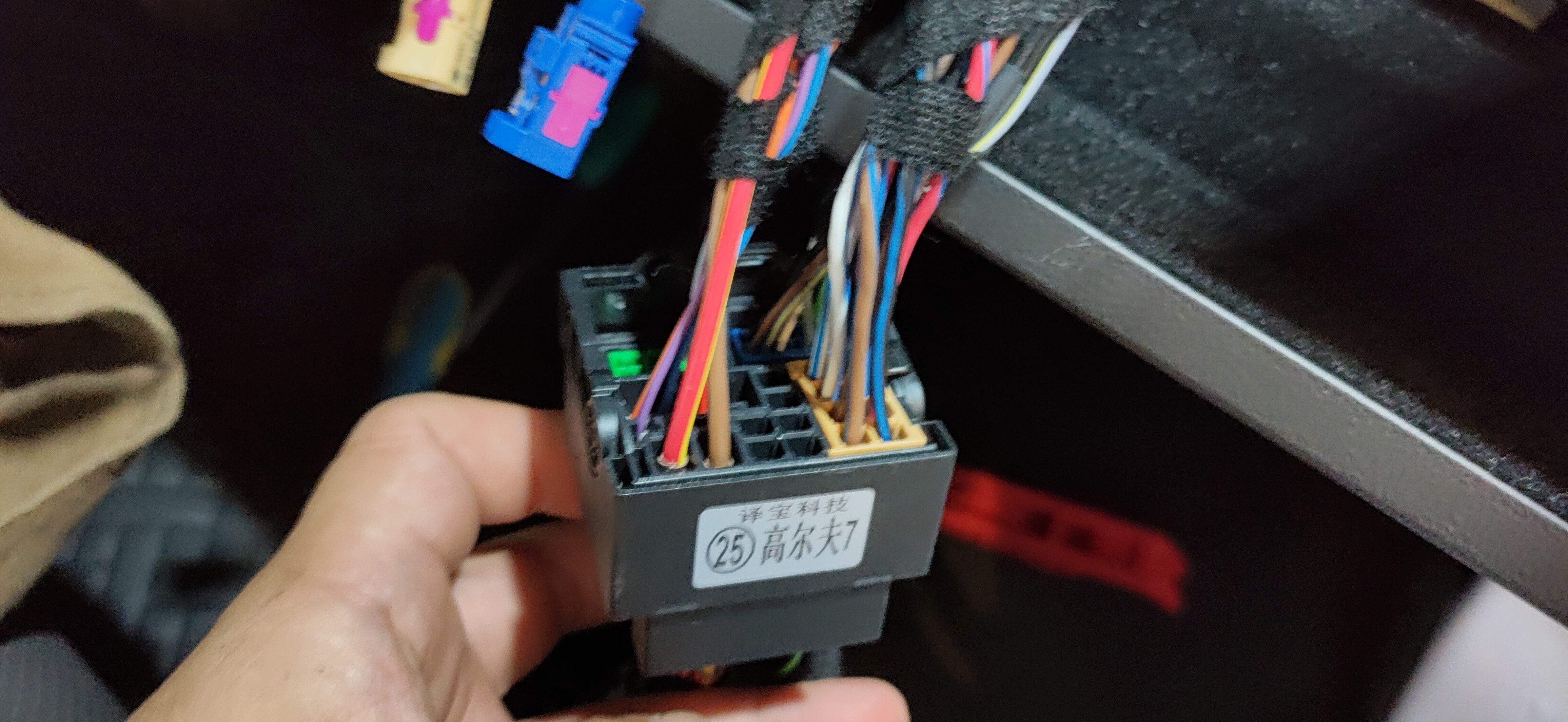 大众途锐，全车劲浪165A-GL两分频喇叭+圣听MDA-S406处理器+马来西亚爱威备胎低音炮