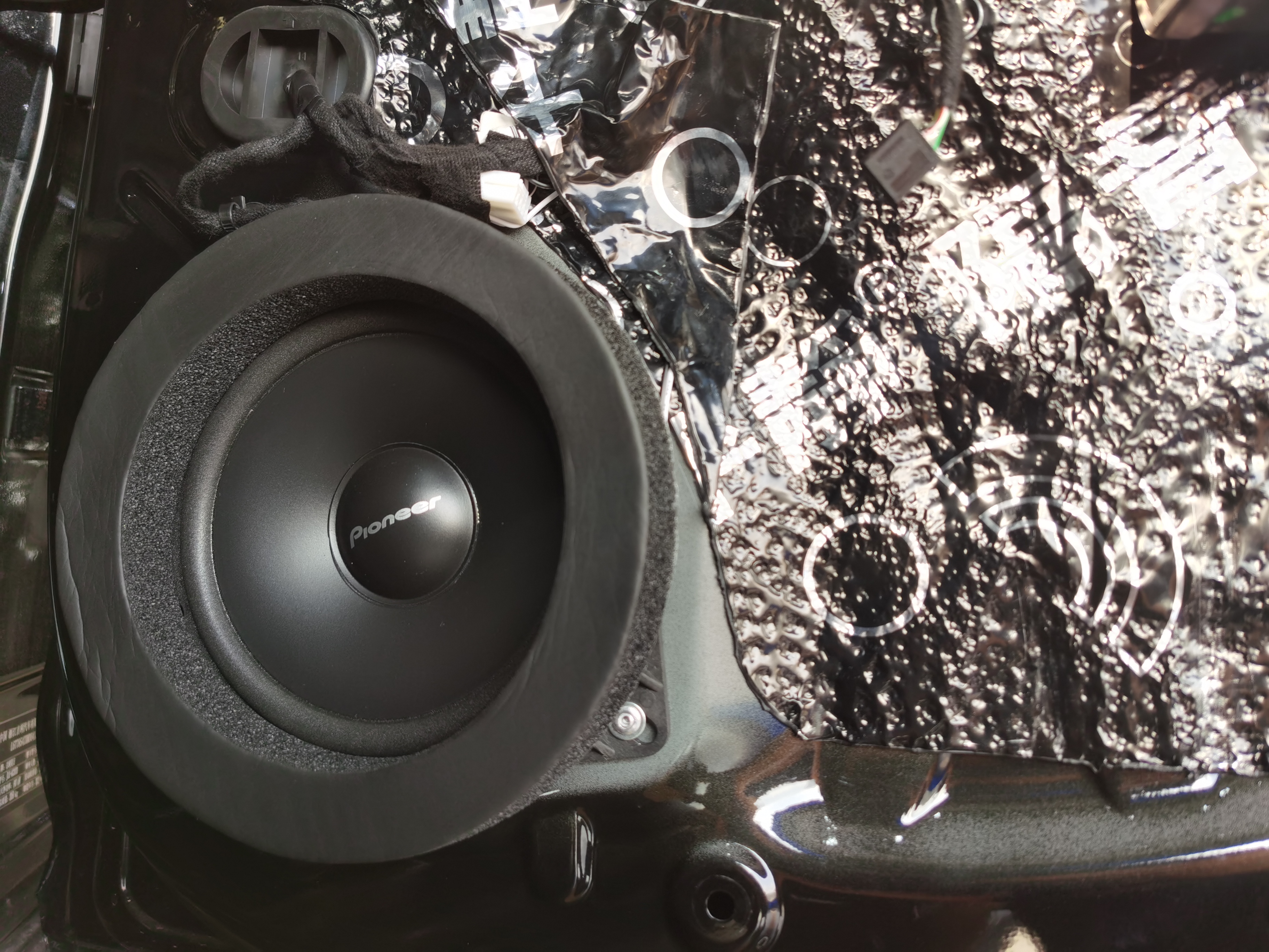 吉利星瑞，赫兹两分频喇叭+先锋两分频喇叭+森麦朗MDA处理器