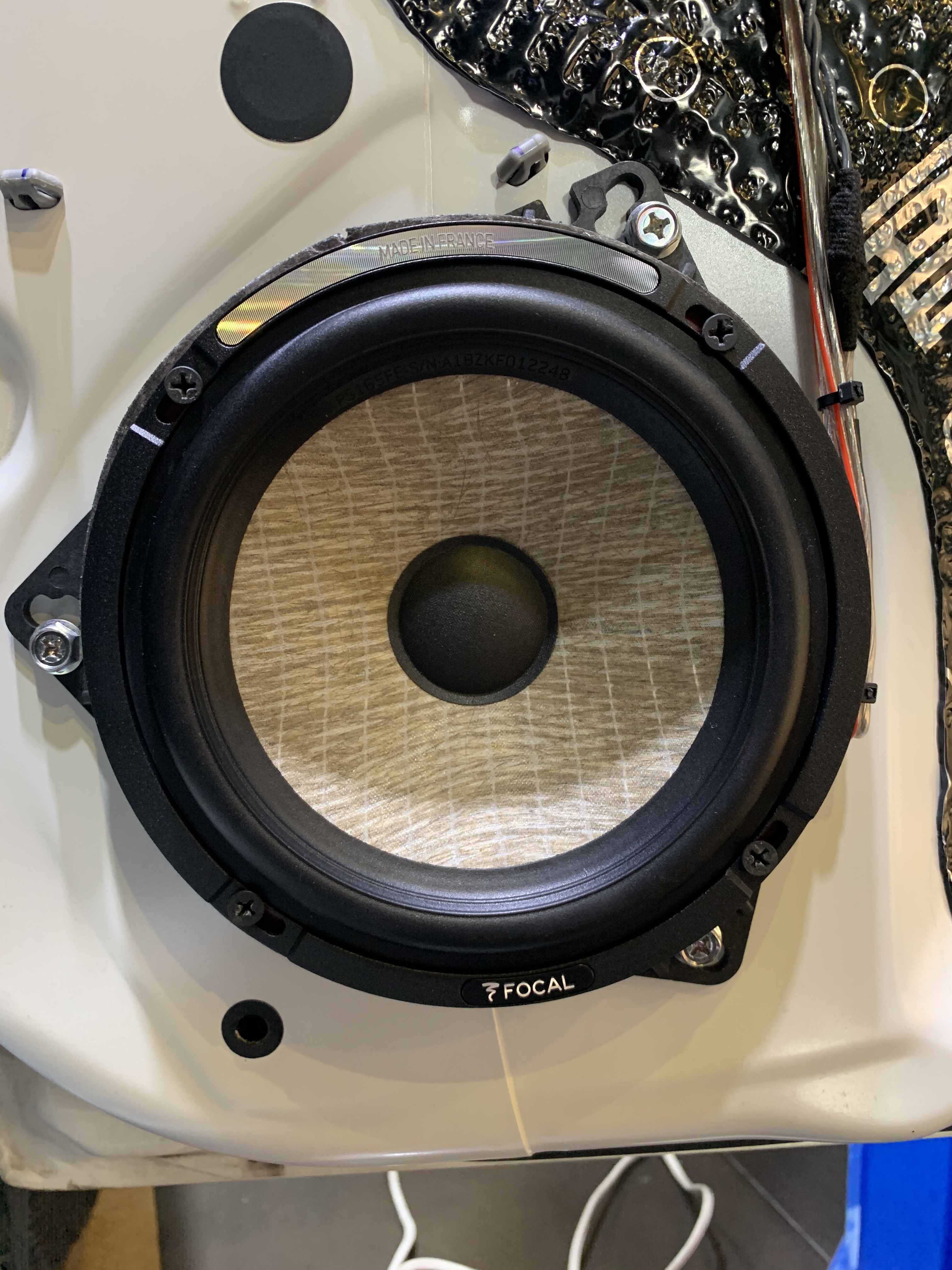 日产奇骏，前门劲浪亚麻盆两分频喇叭+后门先锋同轴喇叭