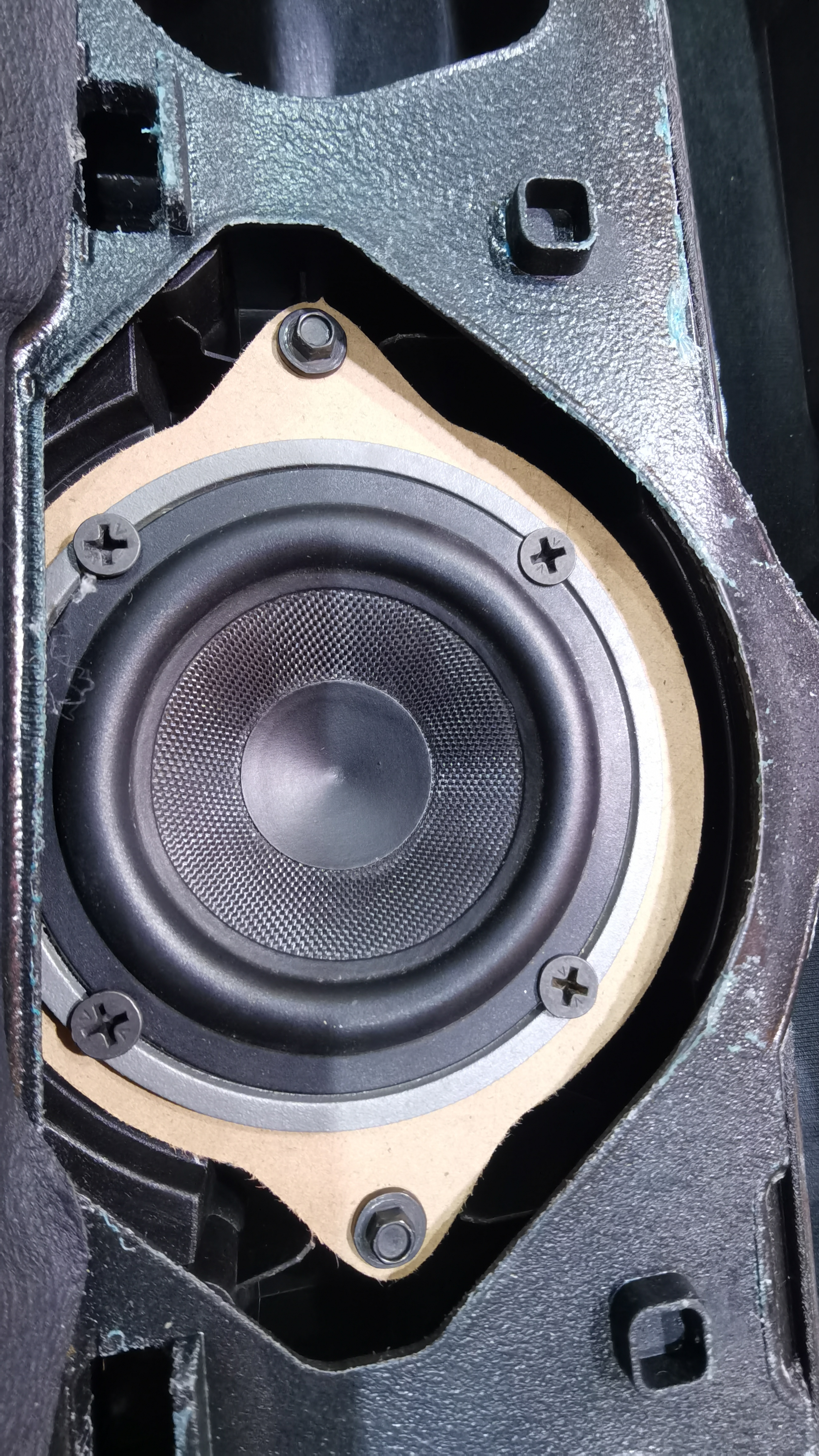 奥迪A6L，升级蒂安杰罗功放+赫兹H8处理器+赫兹中置喇叭