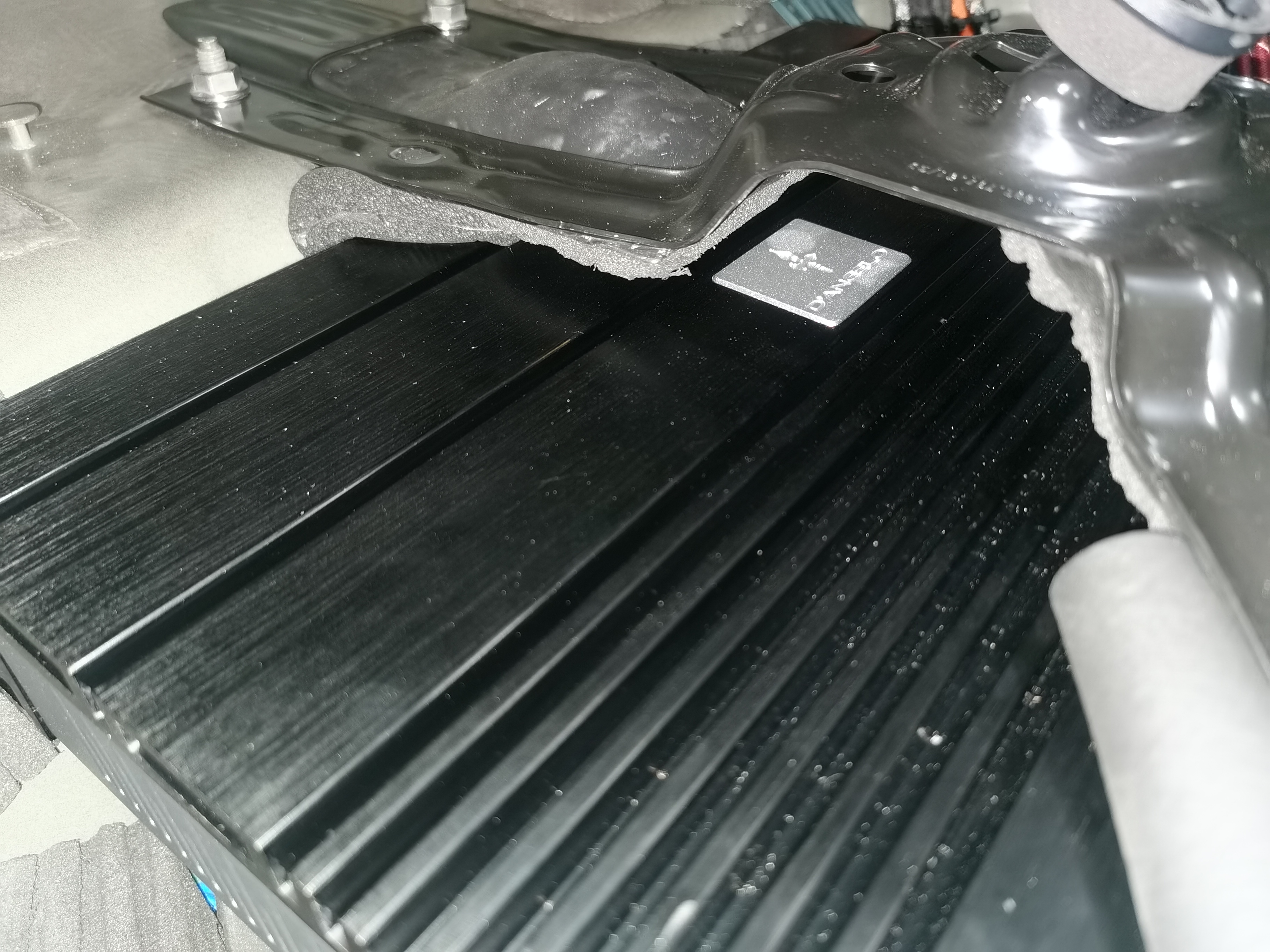 奥迪A6L，升级蒂安杰罗功放+赫兹H8处理器+赫兹中置喇叭