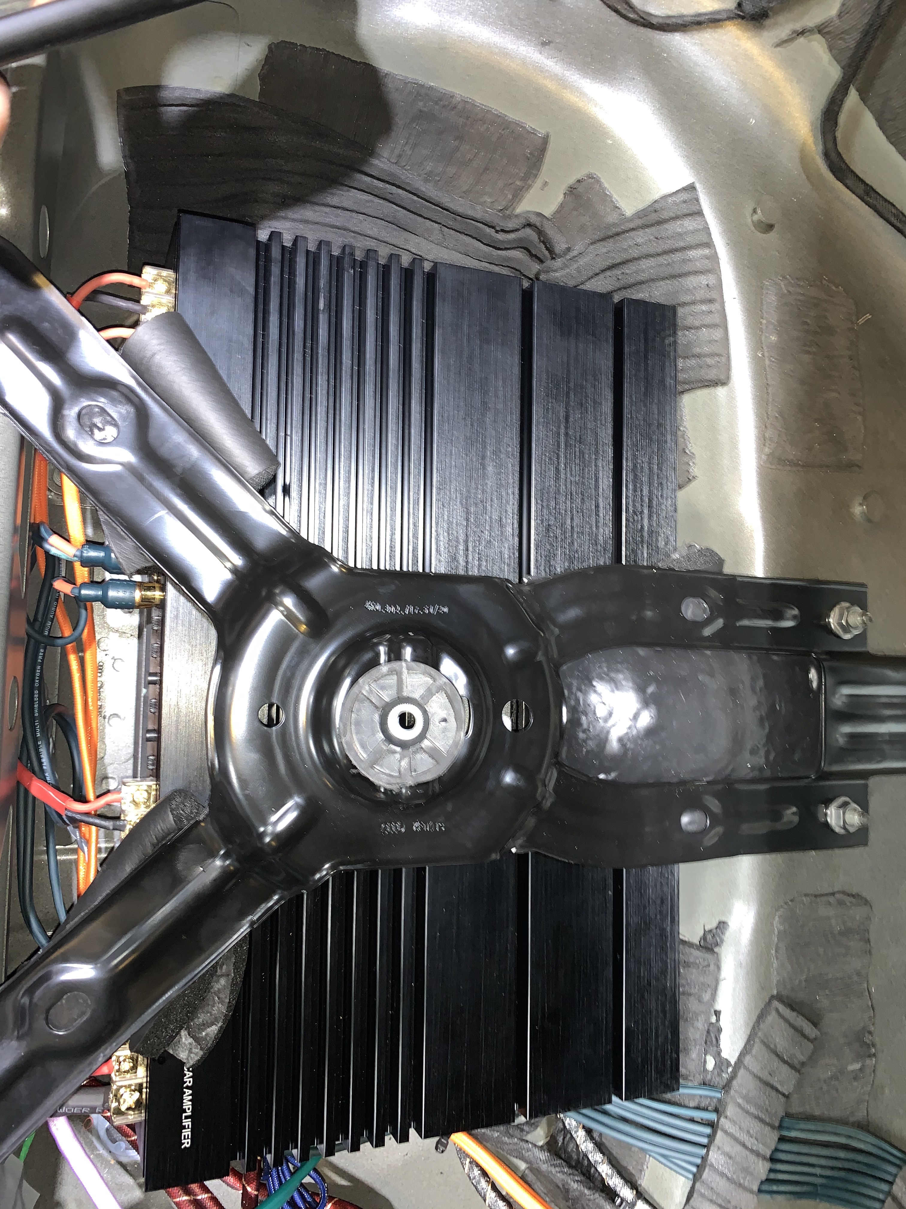 奥迪A6L，升级蒂安杰罗功放+赫兹H8处理器+赫兹中置喇叭