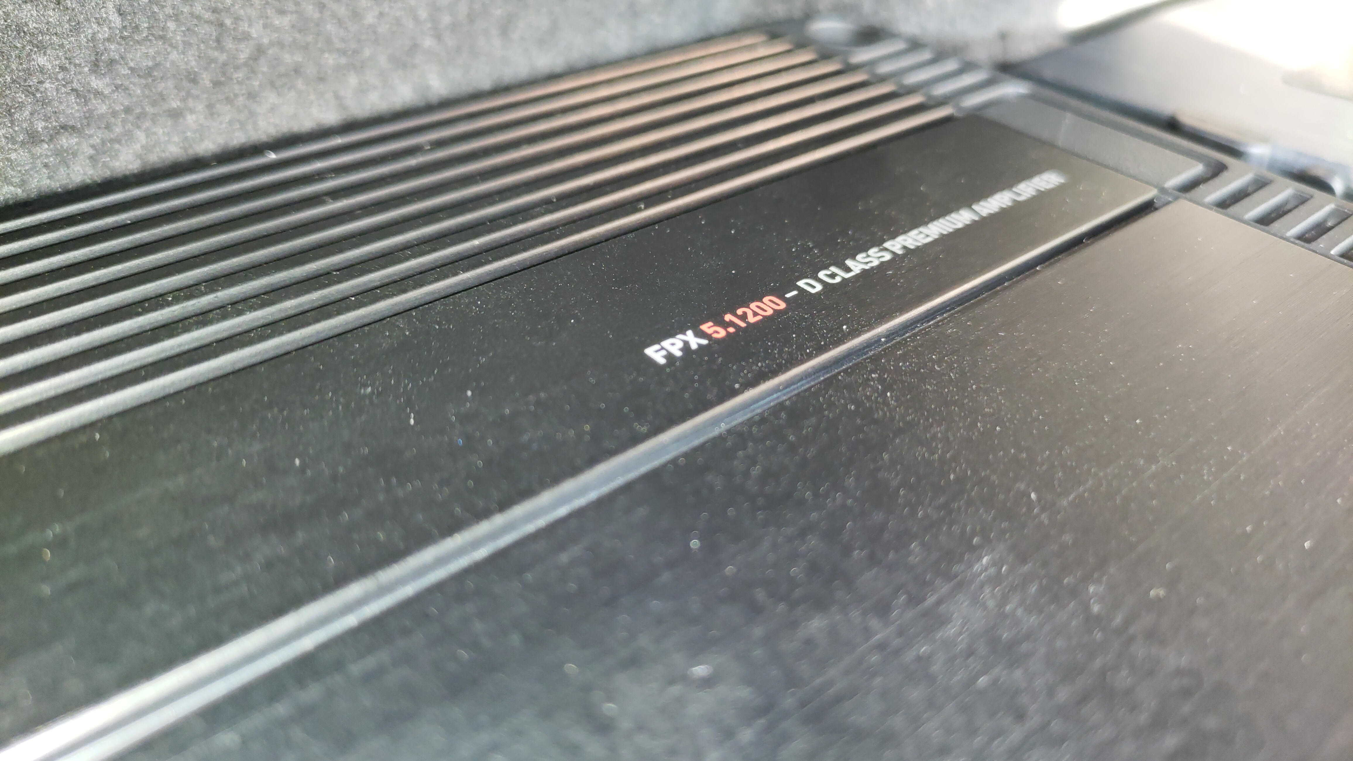 奥迪A8L，前门劲浪黄盆两分频喇叭+后门165A-GL两分频喇叭+劲浪FPX5.1200功放+森麦朗MDA-D468处理器