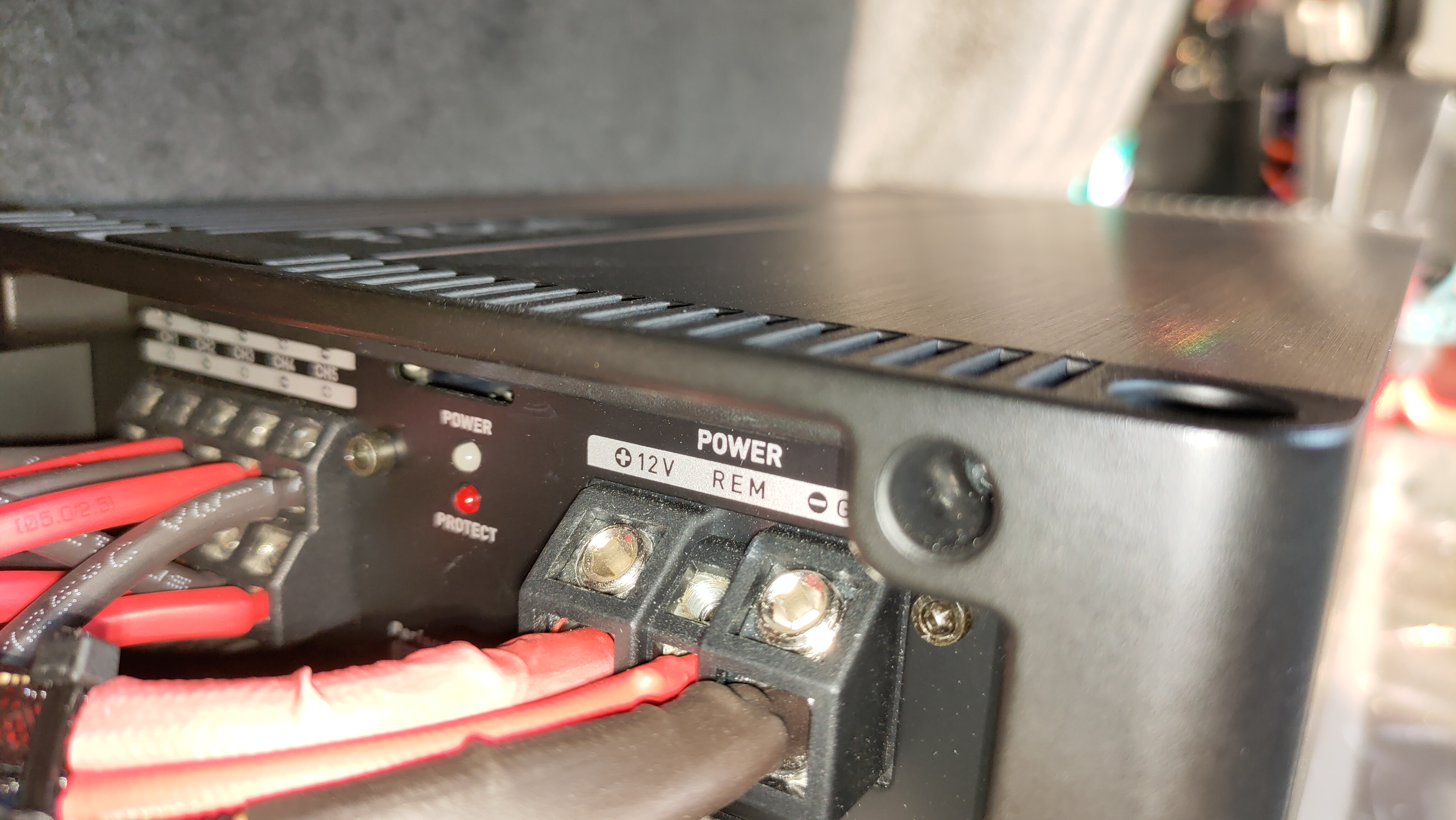 奥迪A8L，前门劲浪黄盆两分频喇叭+后门165A-GL两分频喇叭+劲浪FPX5.1200功放+森麦朗MDA-D468处理器