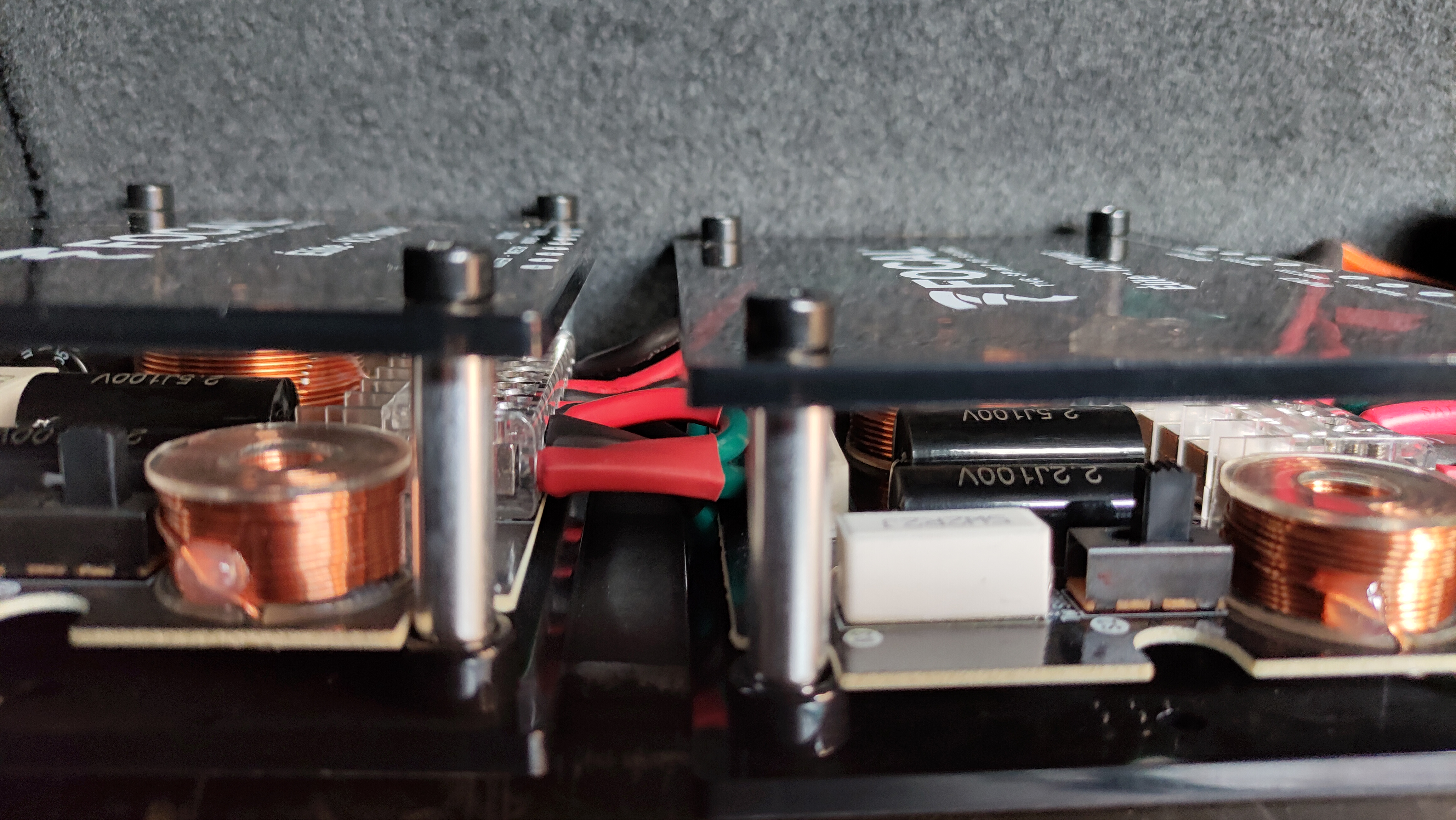 想听好声音，重庆找圣听
进口奥迪A8，进口车但非进口声。原车10喇叭但都不满足车主对于声音要求。
全套法国劲浪
前声场：劲浪ES165K2
后声场：劲浪165A-GL
功    放：劲浪FPX5.12
德国车欧洲声，浪漫风情而又不张扬的🎶 商务绝佳搭配。