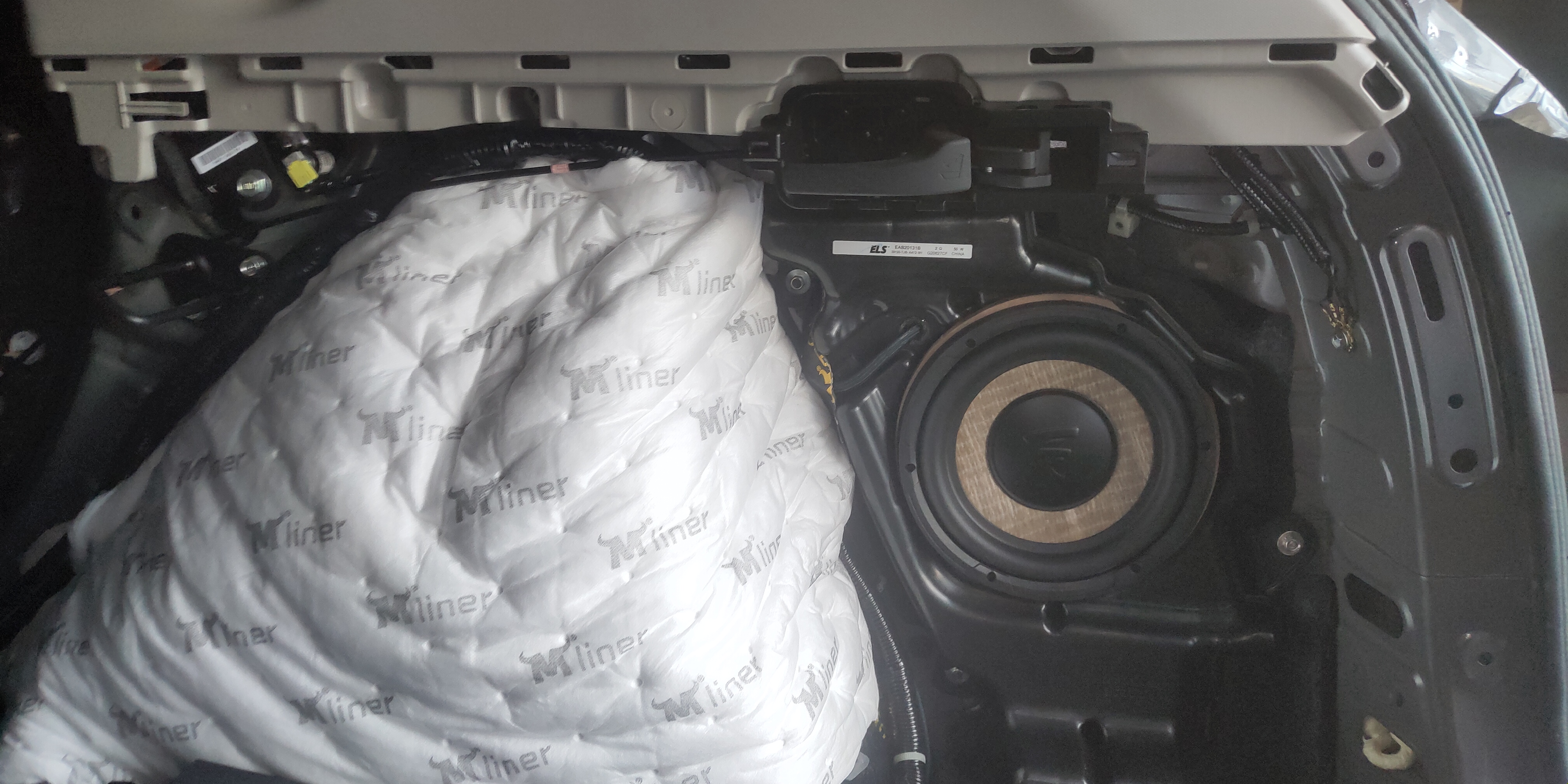 想听好声音，重庆找圣听
今天改装车型：讴歌rdx
前声场：劲浪乌托邦165W-XP
后声场：劲浪亚麻盆中音同轴
低    音：劲浪亚麻P20FSE
功    放：劲浪FPX5.12  D类
隔    音：4门三层大麦
线    材：全套正力车福音响线材