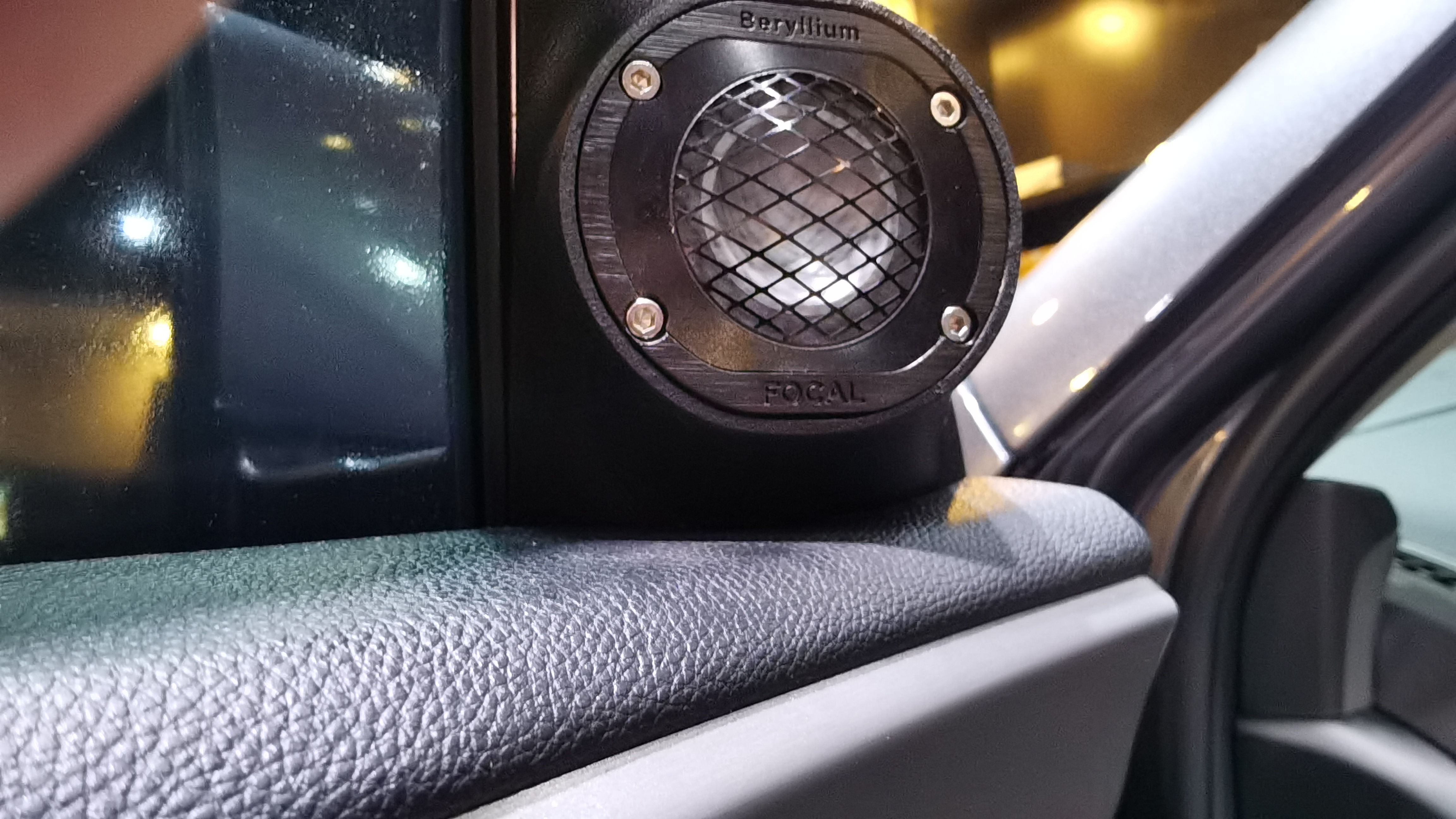 想听好声音，重庆找圣听
今天改装车型：讴歌rdx
前声场：劲浪乌托邦165W-XP
后声场：劲浪亚麻盆中音同轴
低    音：劲浪亚麻P20FSE
功    放：劲浪FPX5.12  D类
隔    音：4门三层大麦
线    材：全套正力车福音响线材