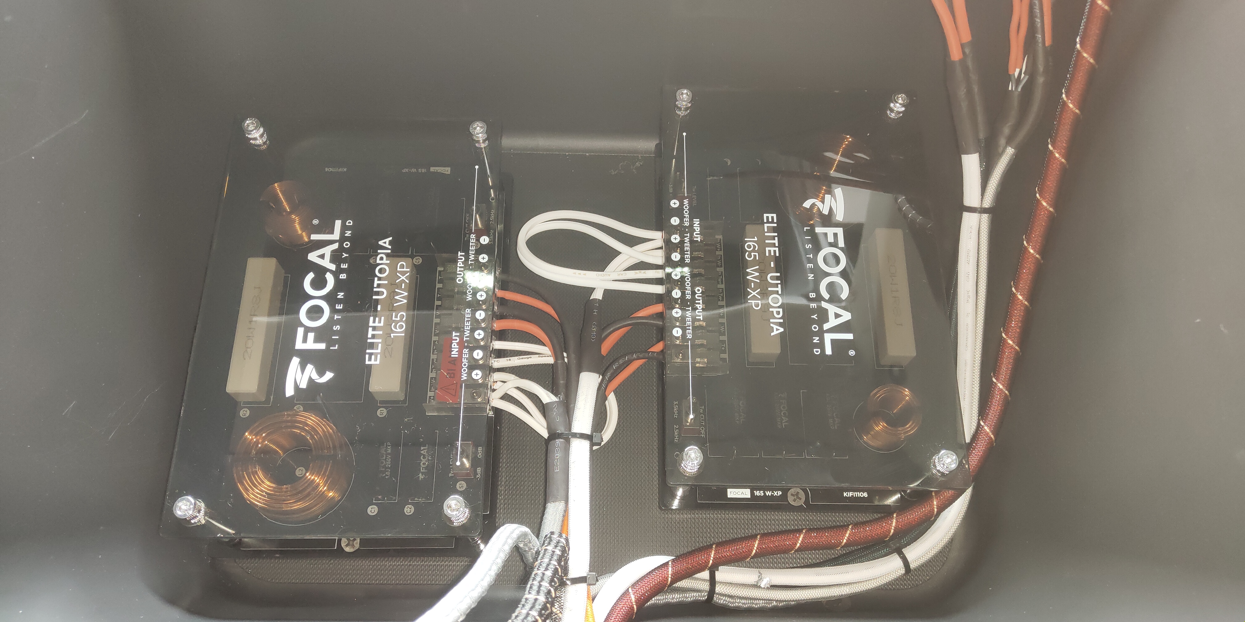 想听好声音，重庆找圣听
今天改装车型：讴歌rdx
前声场：劲浪乌托邦165W-XP
后声场：劲浪亚麻盆中音同轴
低    音：劲浪亚麻P20FSE
功    放：劲浪FPX5.12  D类
隔    音：4门三层大麦
线    材：全套正力车福音响线材