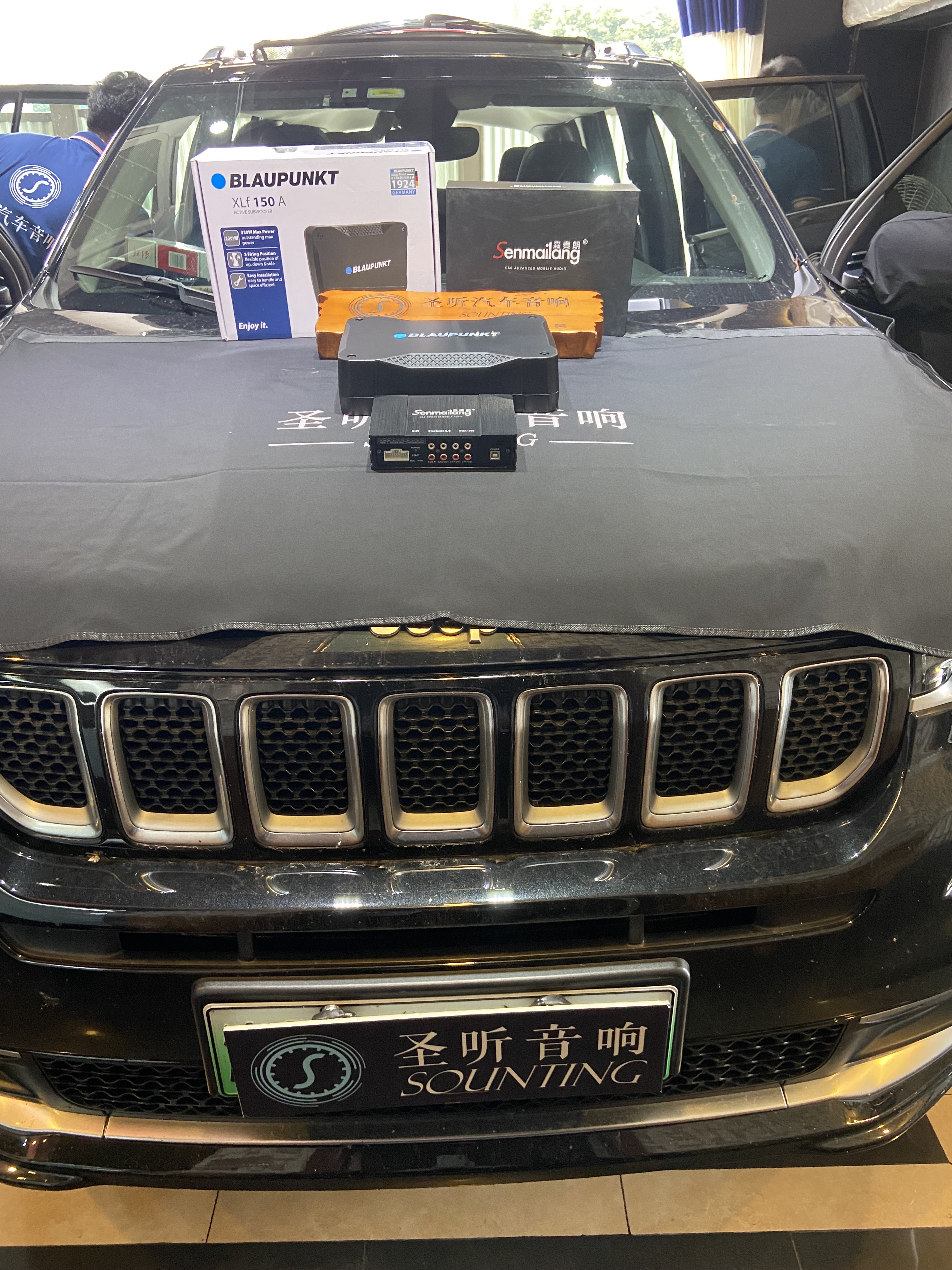 吉普大指挥官初次升级汽车音响，森麦朗DSP功放+蓝宝超薄低音炮